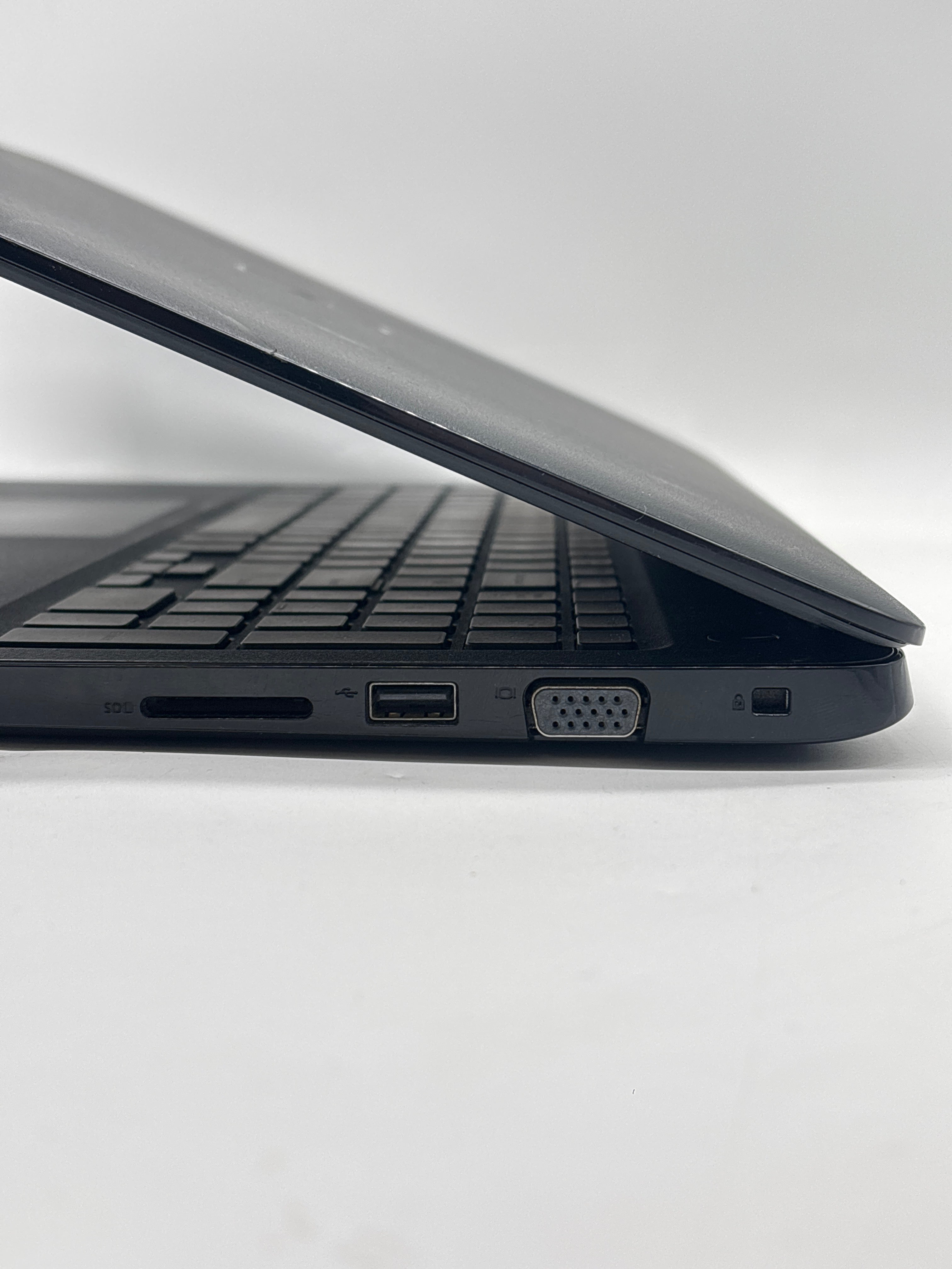 Dell Latitude 3500 15.6" i5-8365U 8GB RAM 512GB SSD - Remotely Managed