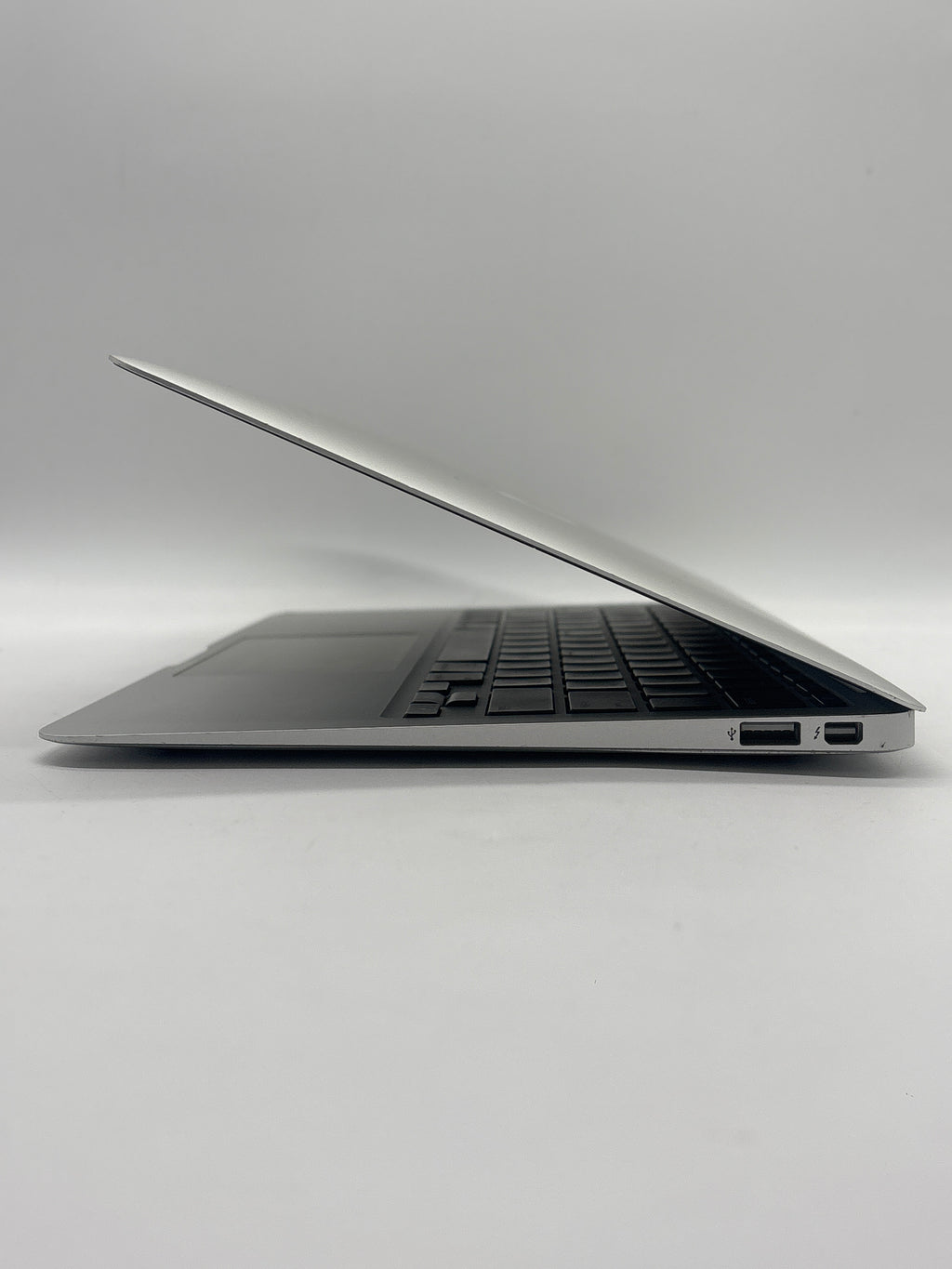 Apple MacBook Air A1465 i5 4GB RAM 128GB SSD - For Parts (No OS)