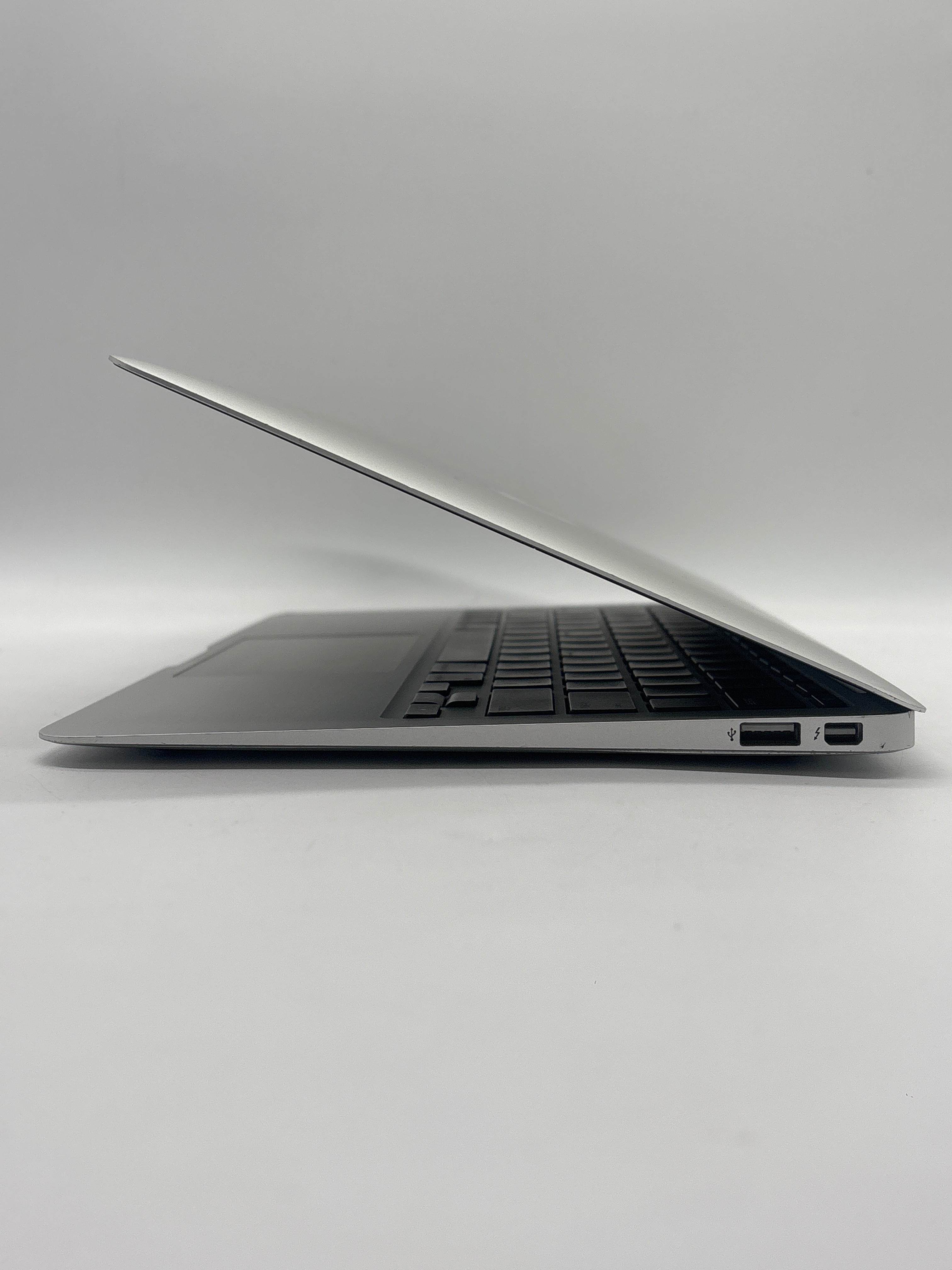 Apple MacBook Air A1465 i5 4GB RAM 128GB SSD - For Parts (No OS)