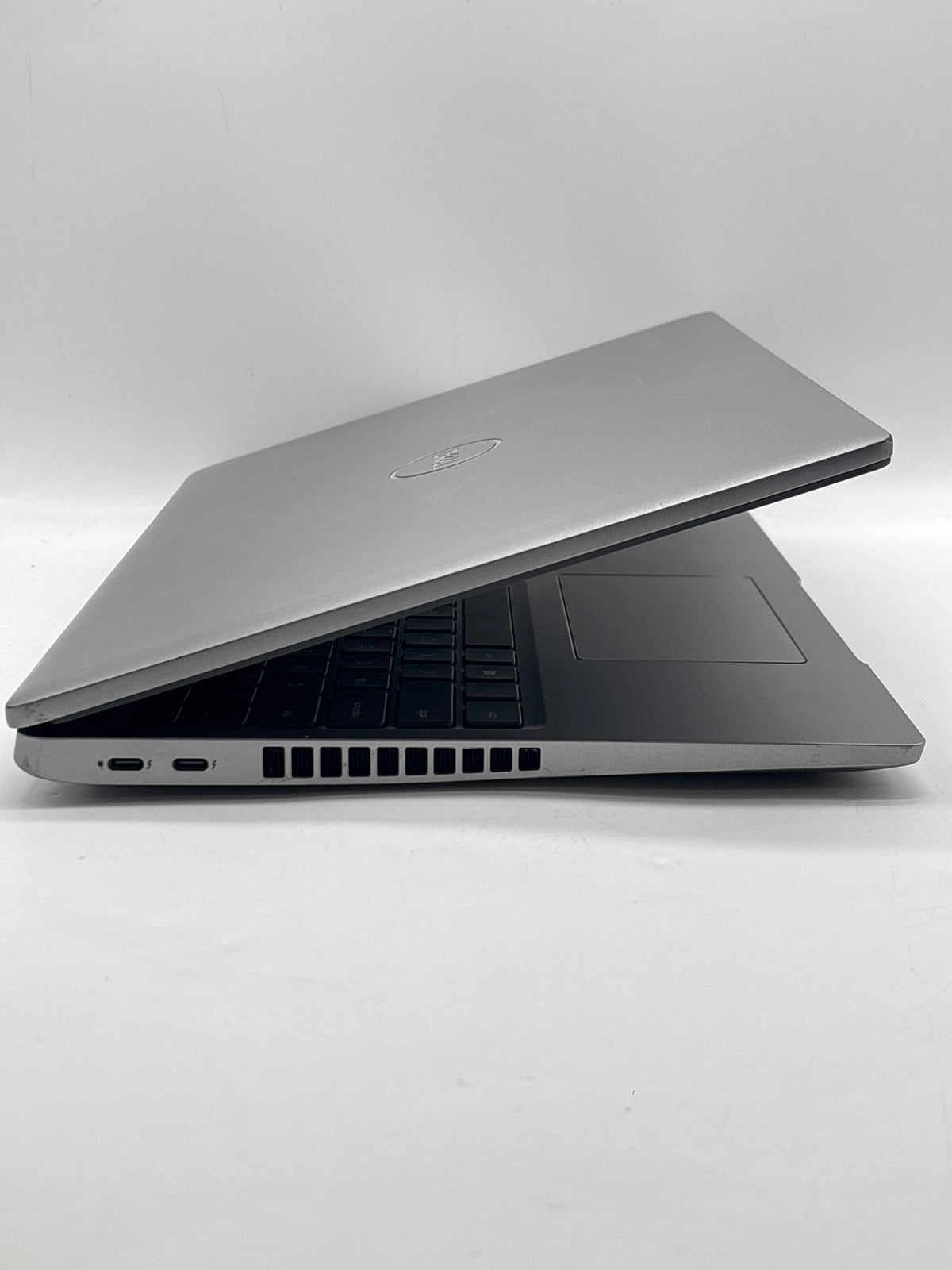 Dell Latitude 5520 15.6" Intel Core i5-1145G7 16GB RAM 256GB SSD Gray - READ