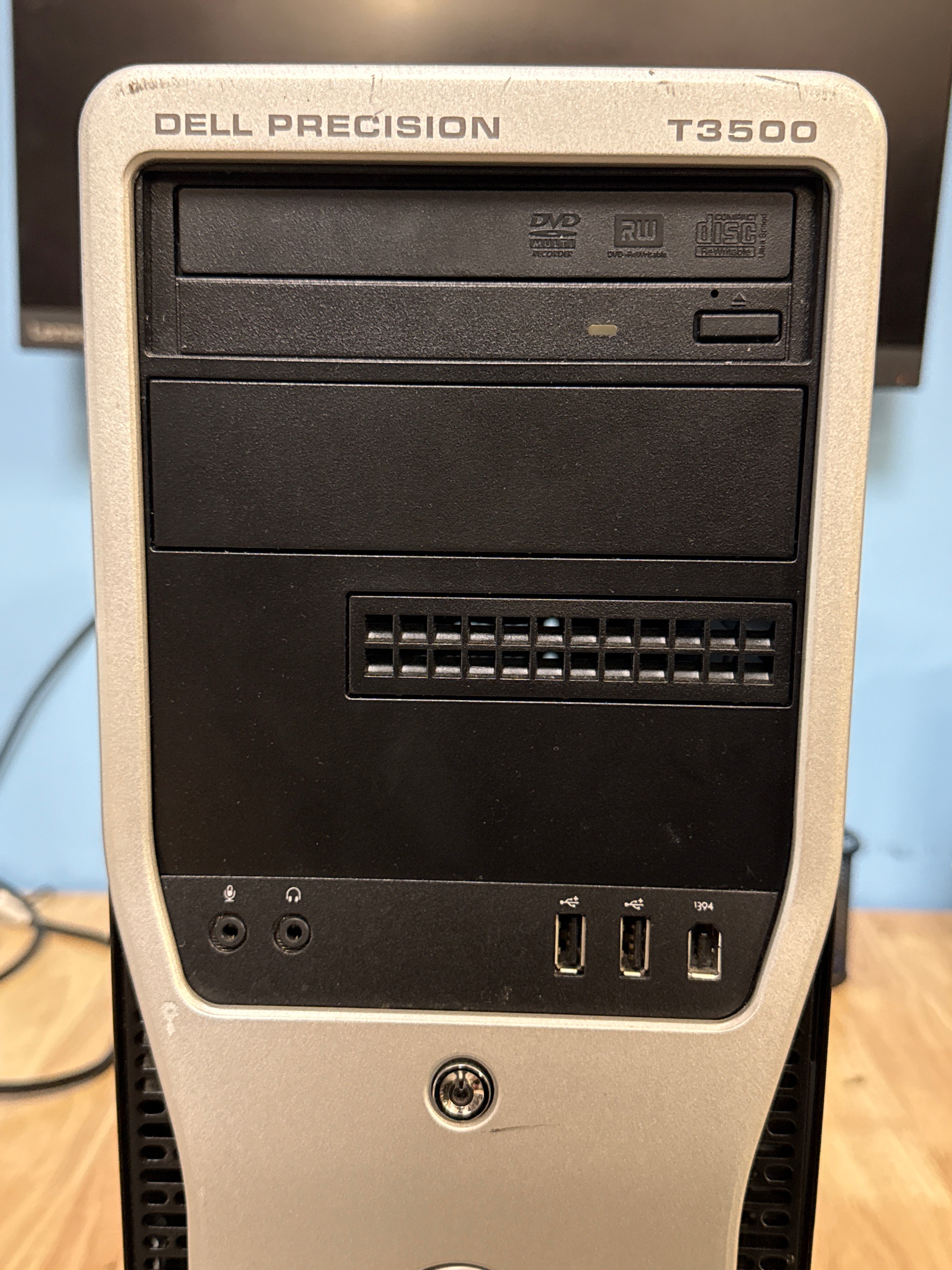 Dell Precision T3500 Xeon  8GB RAM 250GB HDD NVDIA Quadro FX 3700