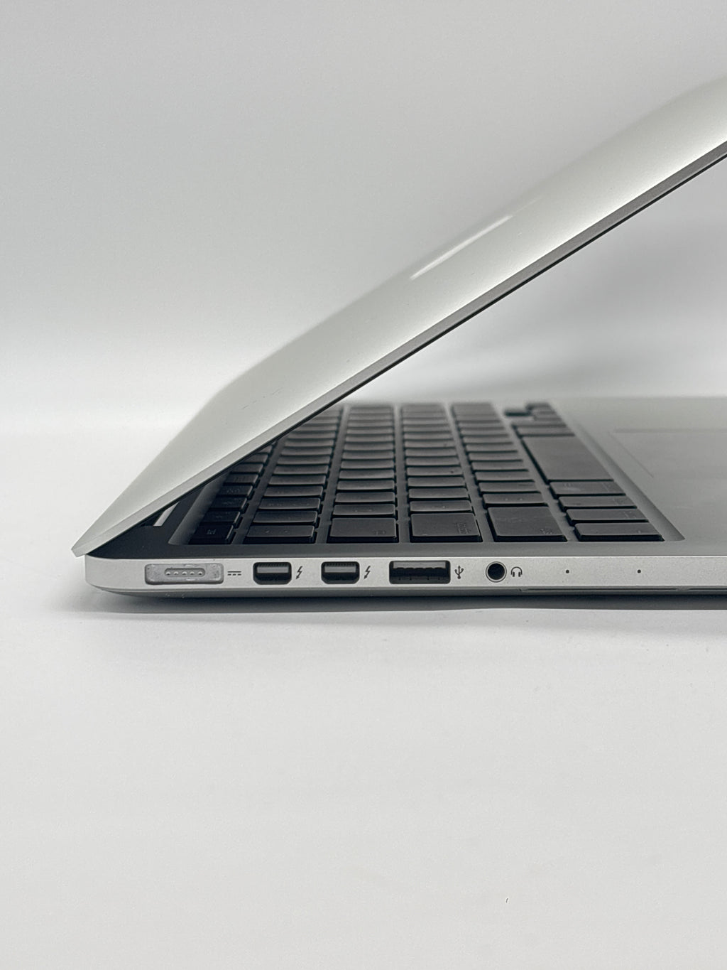 Apple MacBook Pro 13 Inch A1502 2015 i5 8GB RAM 128GB SSD (Cycle Count 60)