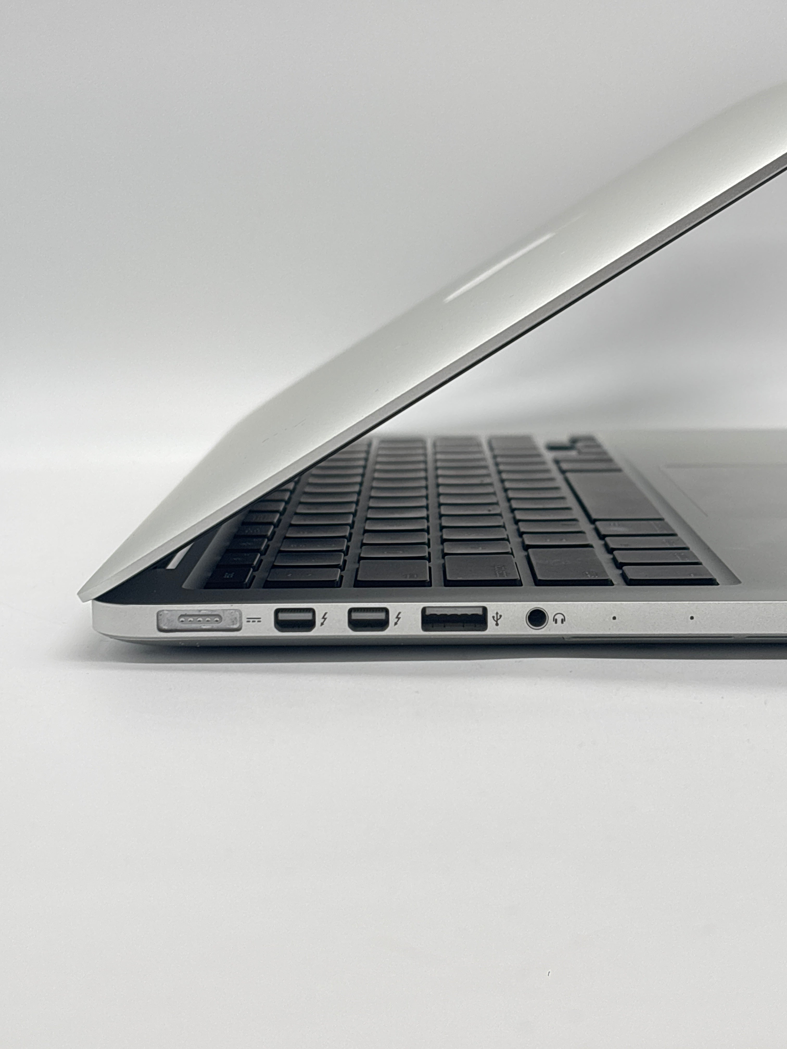 Apple MacBook Pro 13 Inch A1502 2015 i5 8GB RAM 128GB SSD (Cycle Count 60)