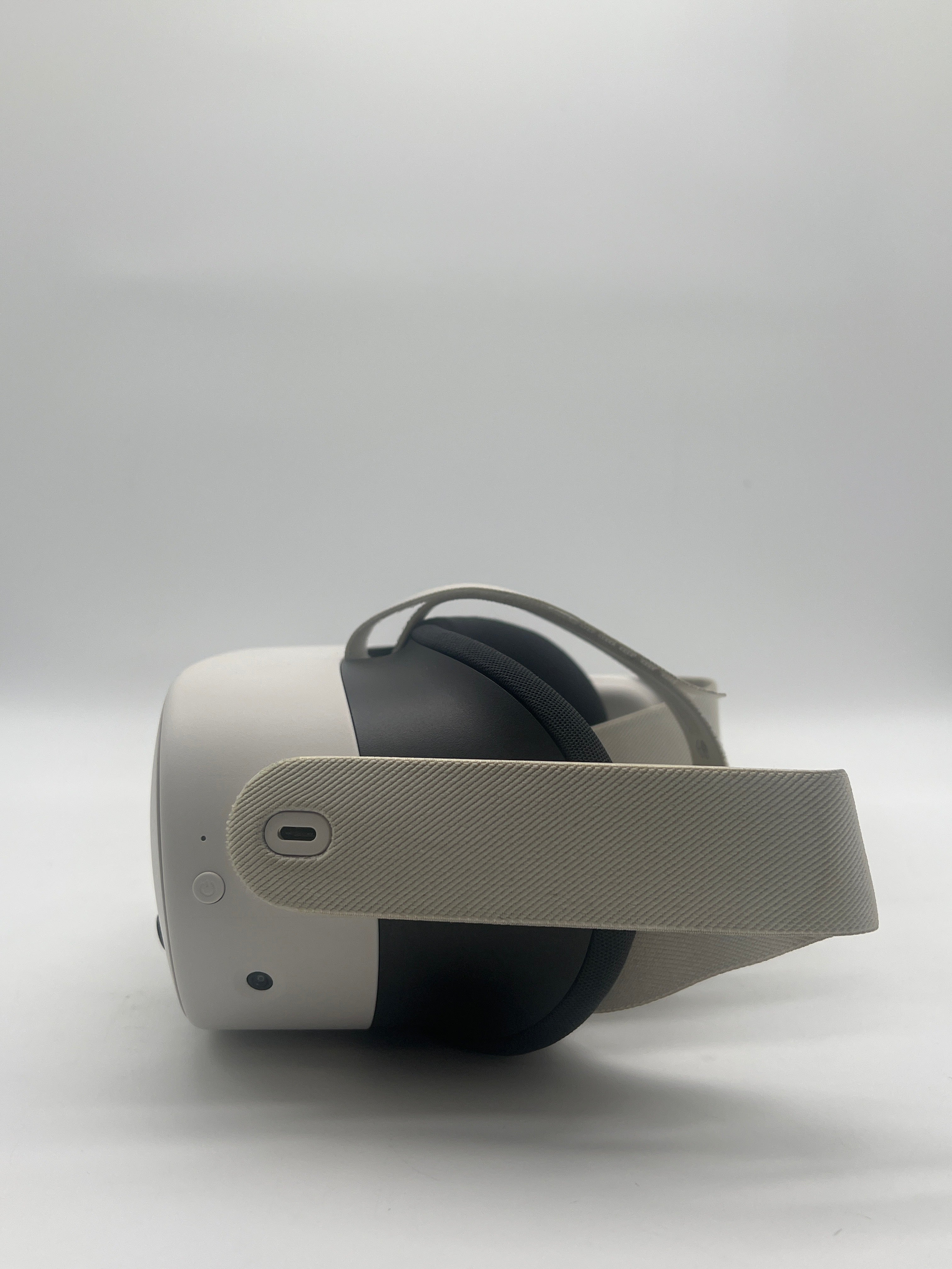 Meta Oculus Quest 3s VR Headset White - For Parts (Lens Issue)