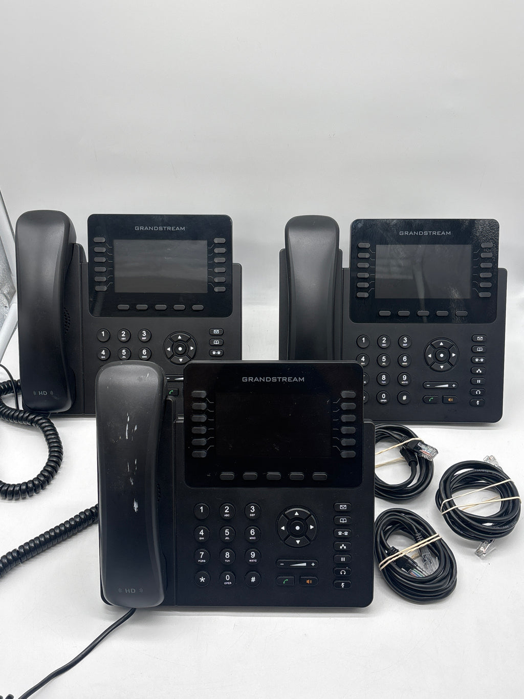 Lot of 3 Grandstream GXP2170 12 line IP Phones w/Stands