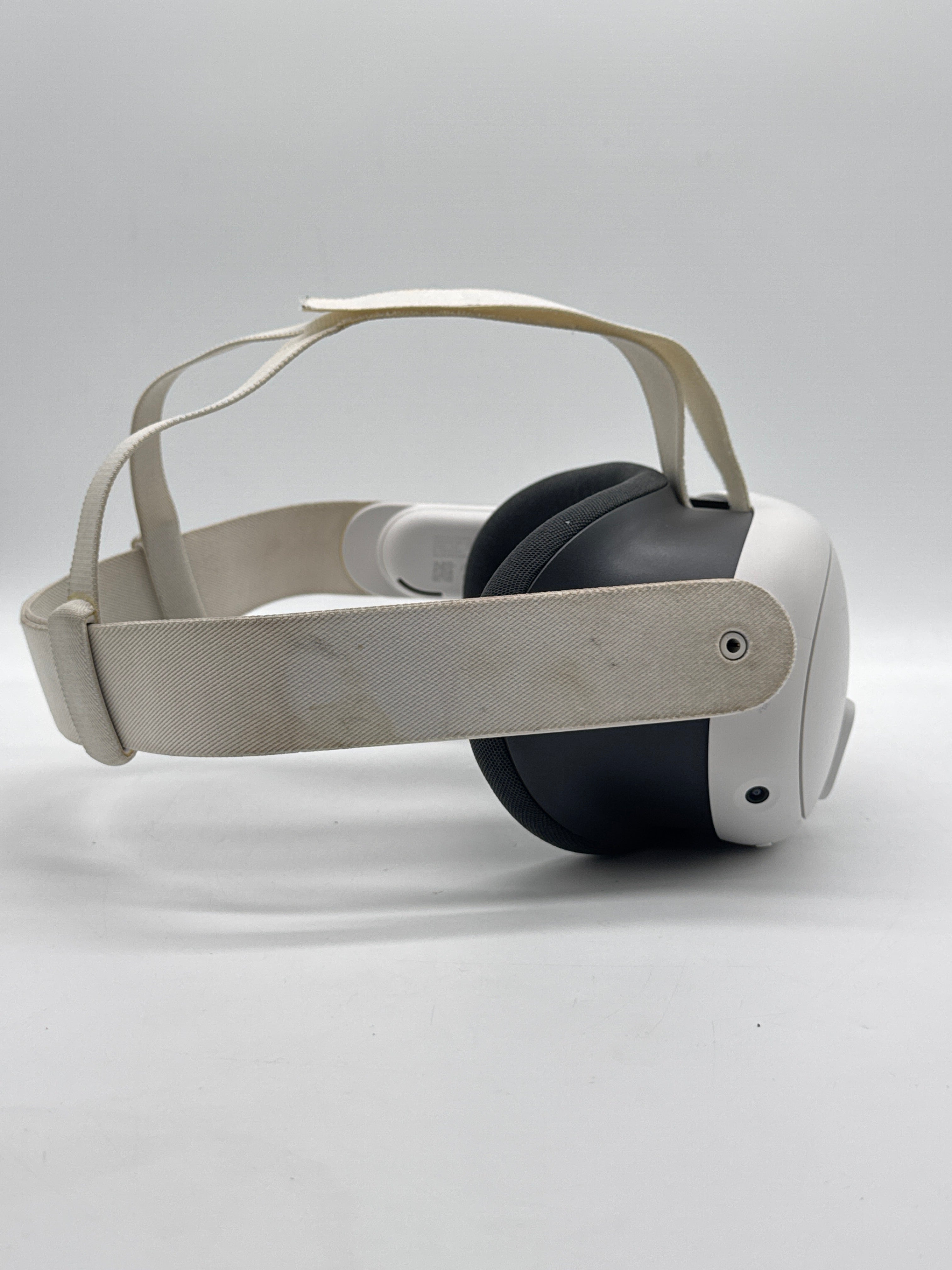 Meta Quest 3 Standalone VR Headset White 128GB - For Parts (Read DESC)