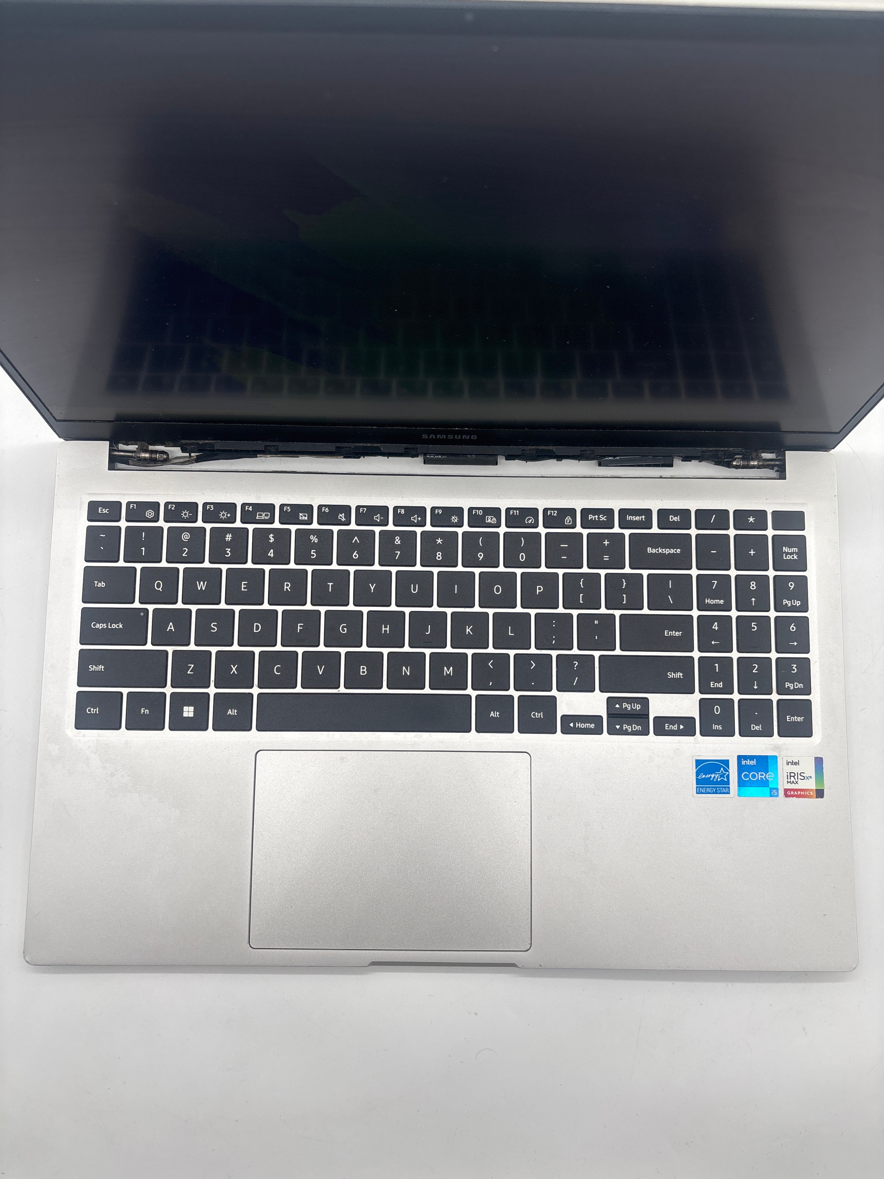 Samsung np750tda i5-1135g7 8GB RAM 256GB SSD - For parts (Read DESC)