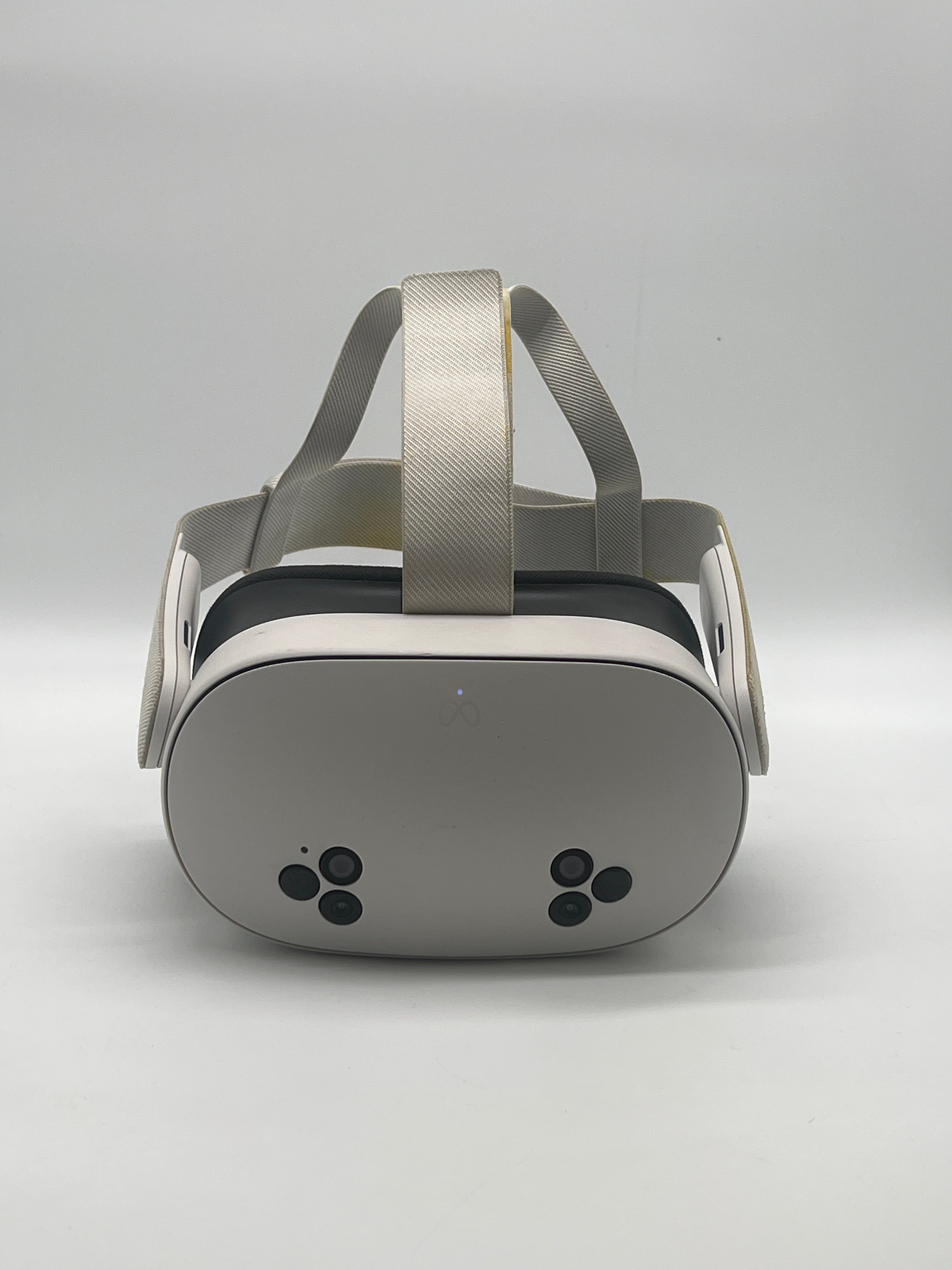 Meta Quest 3 VR Headset - For Parts - (Lens Issue)