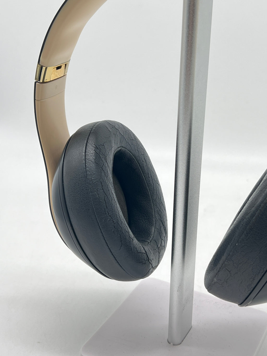 Beats Studio3 Wireless Over-Ear Bluetooth Headphones Blue