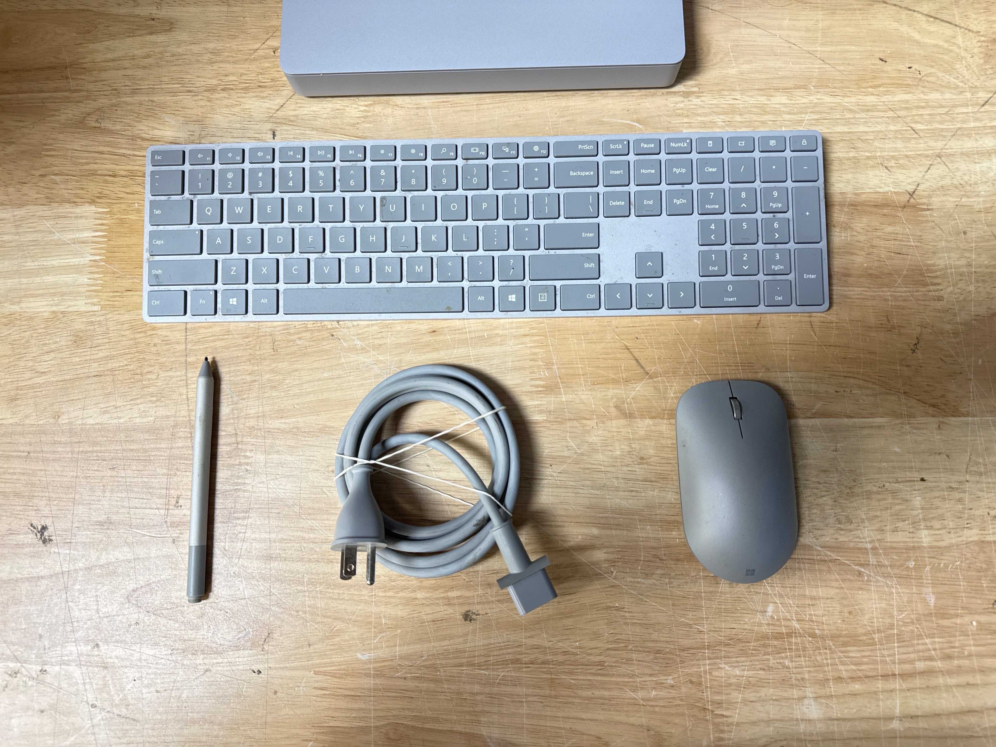 Microsoft Surface Studio 28 in i7 16GB RAM 1TB Hybrid Drive GTX 965M - For Parts (Does not power on)