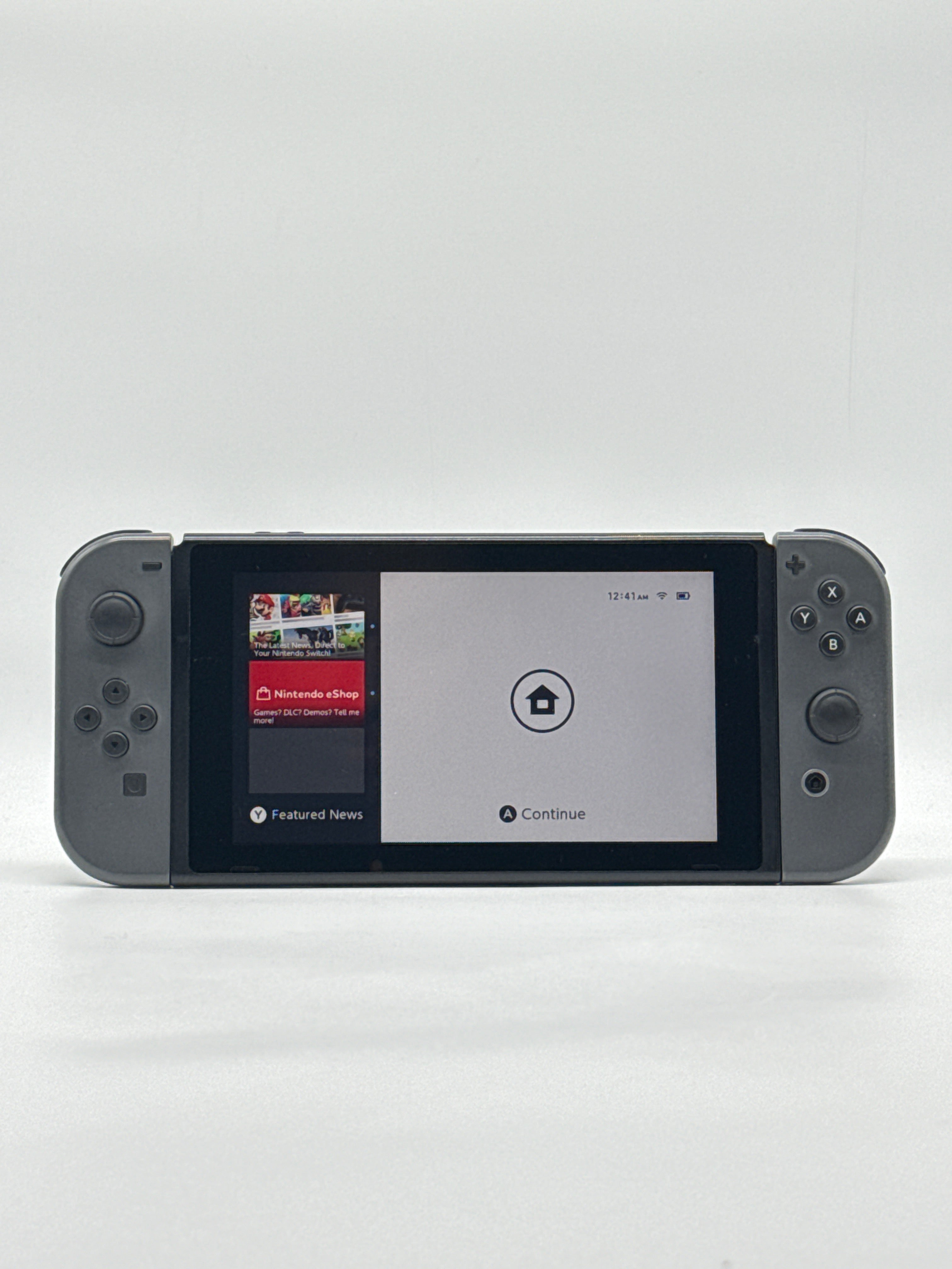 Nintendo Switch V1 Video Game Console HAC-001 32 GB Used w/ Case