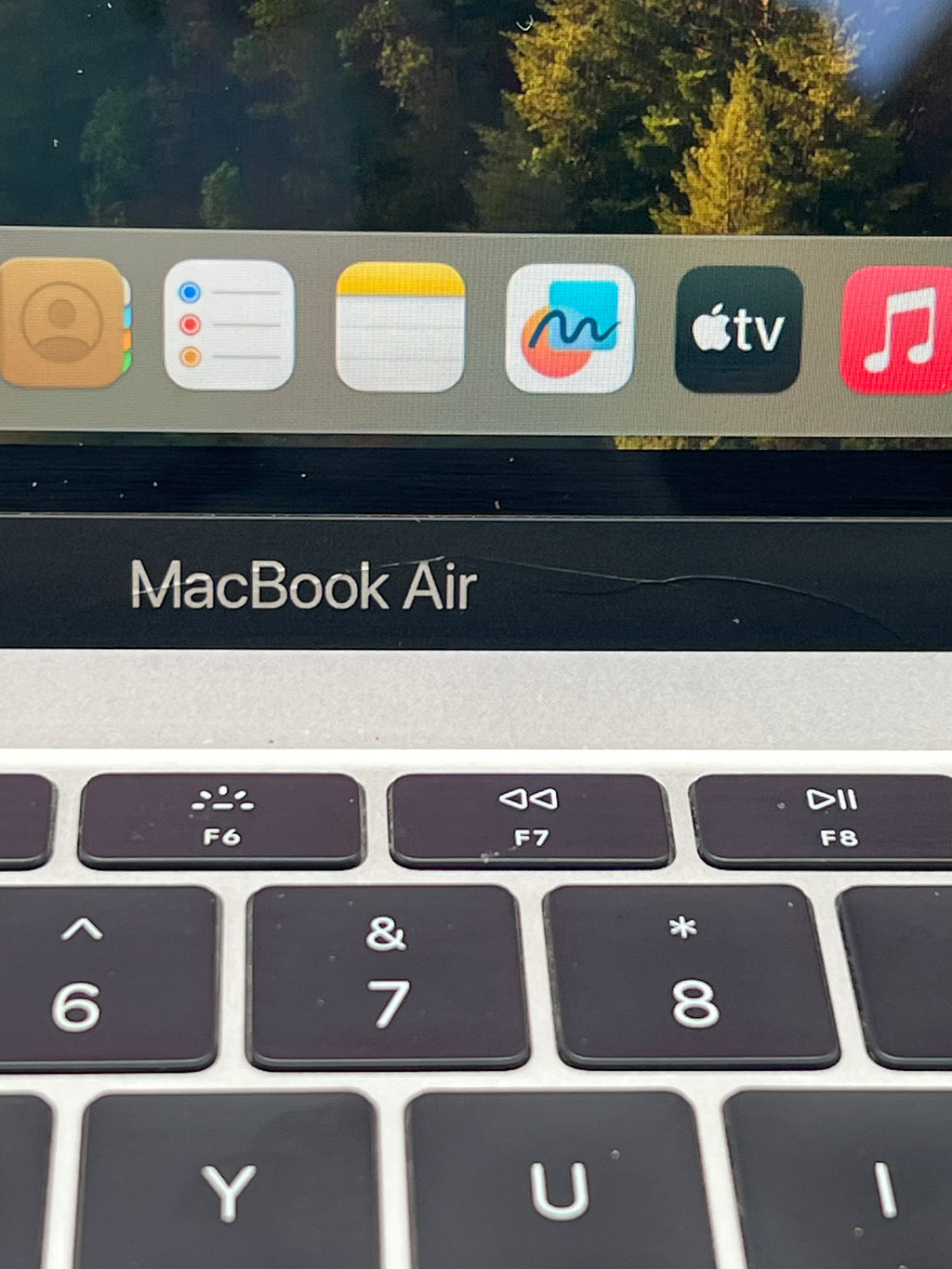 Apple MacBook Air 13" A1932 i5 8GB RAM 128GB SSD - For Parts Cracked Screen