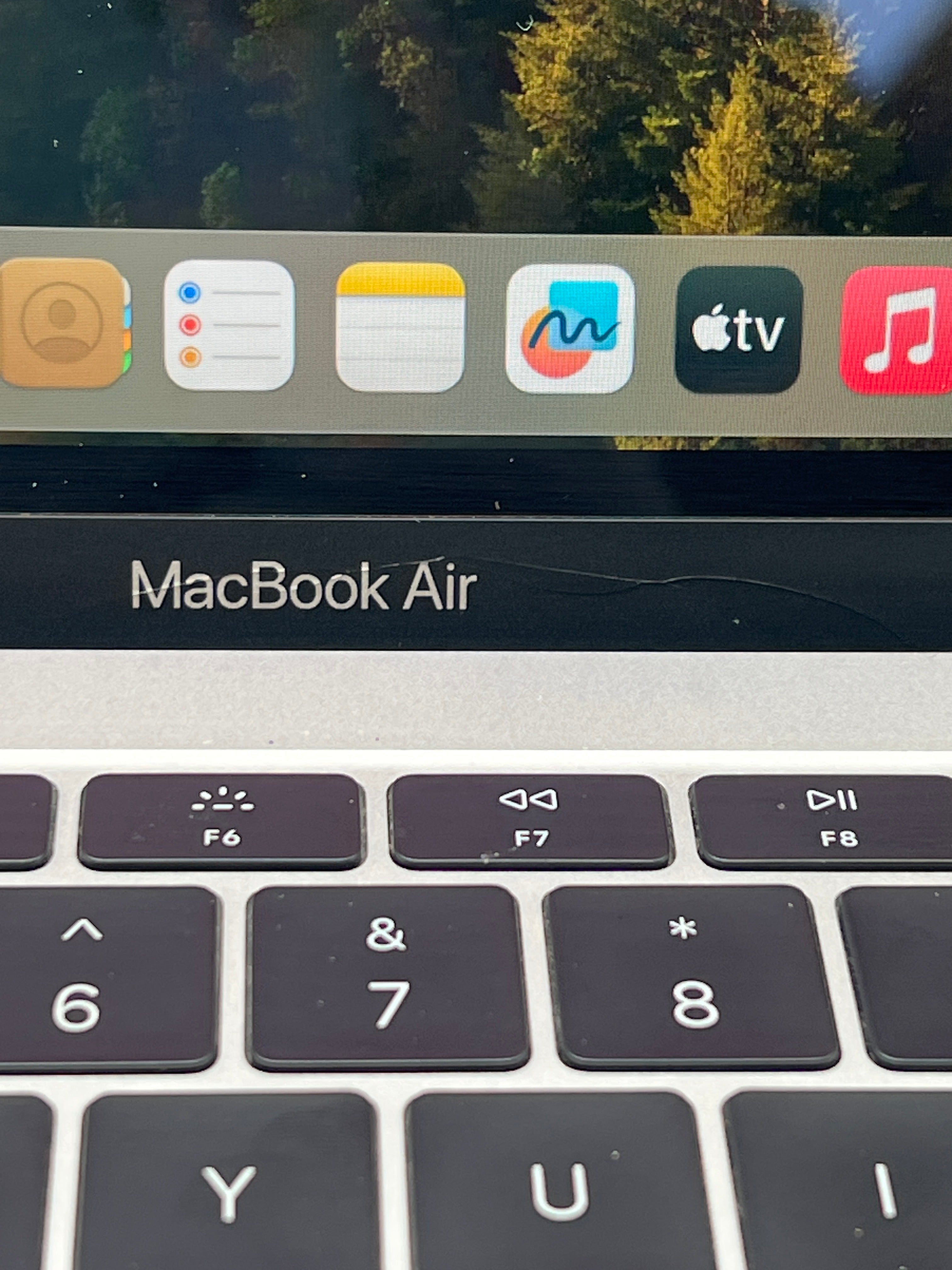 Apple MacBook Air 13" A1932 i5 8GB RAM 128GB SSD - For Parts Cracked Screen