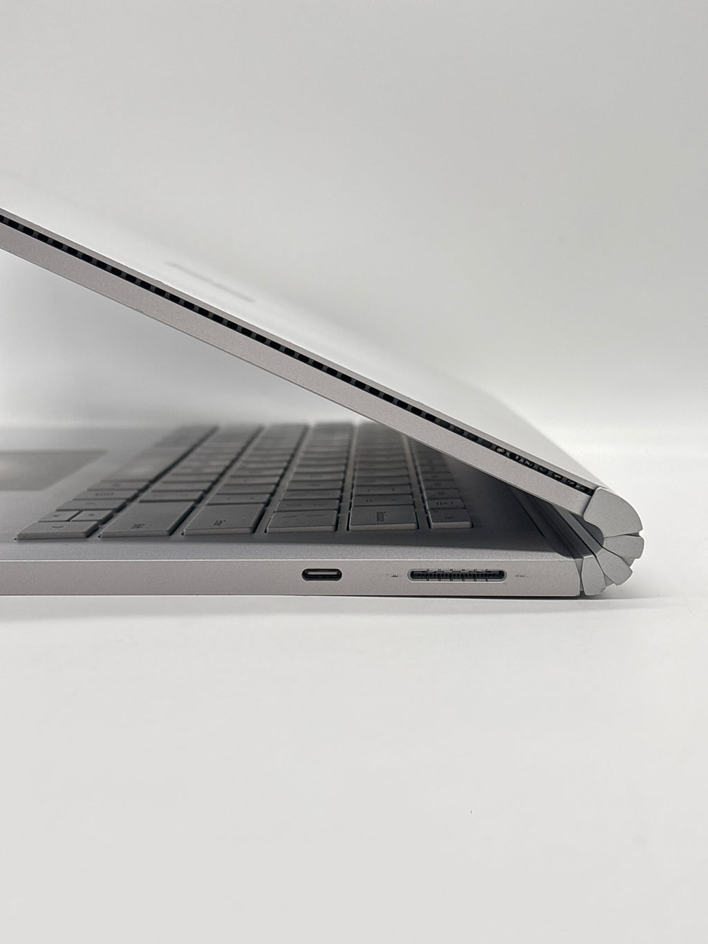 Microsoft Surface Book 2 i7-8650U 8GB RAM 256GB SSD GTX 1050