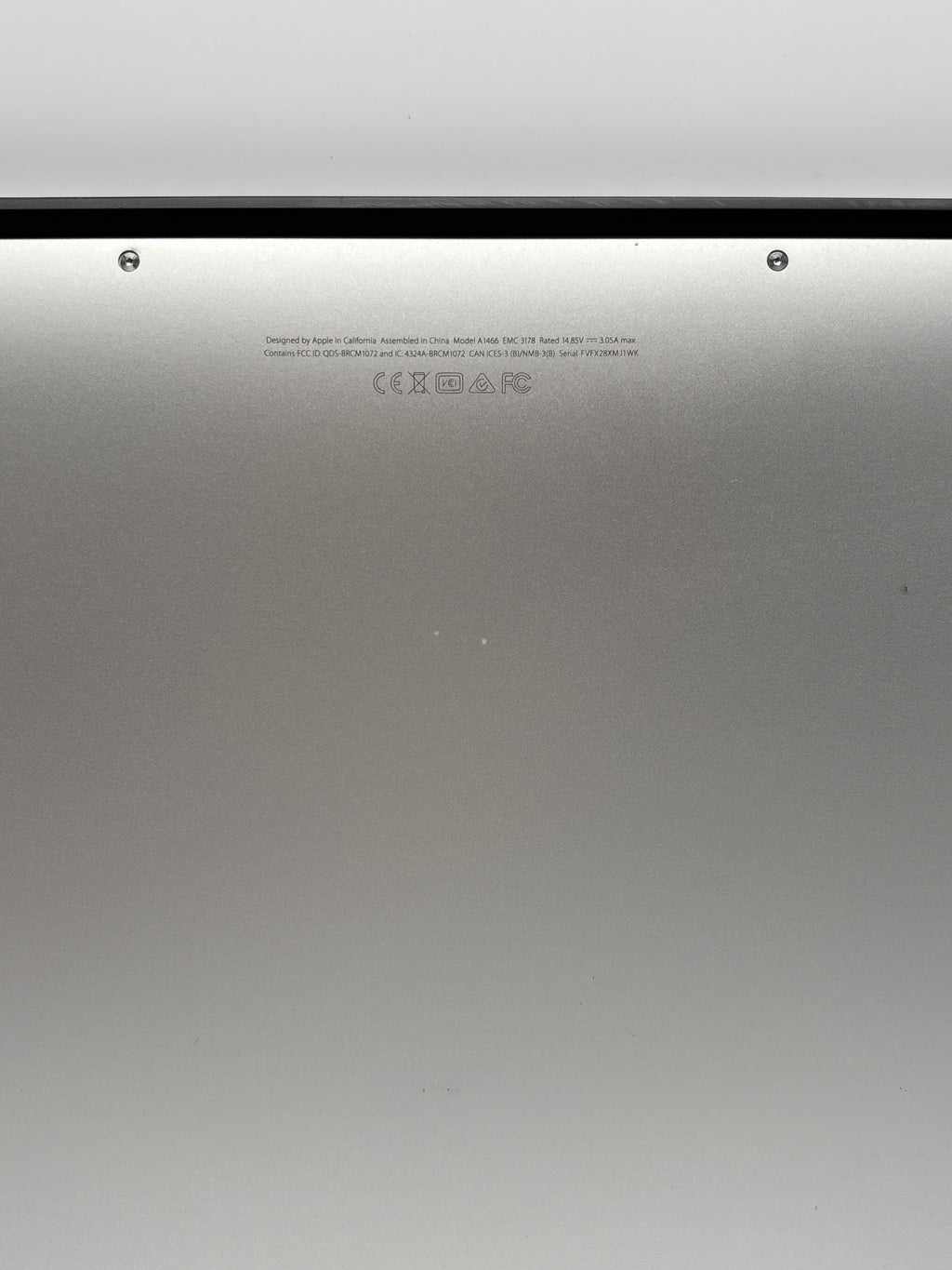 Apple MacBook Air 13" Intel i5 A1466 8GB RAM 128GB SSD - Used