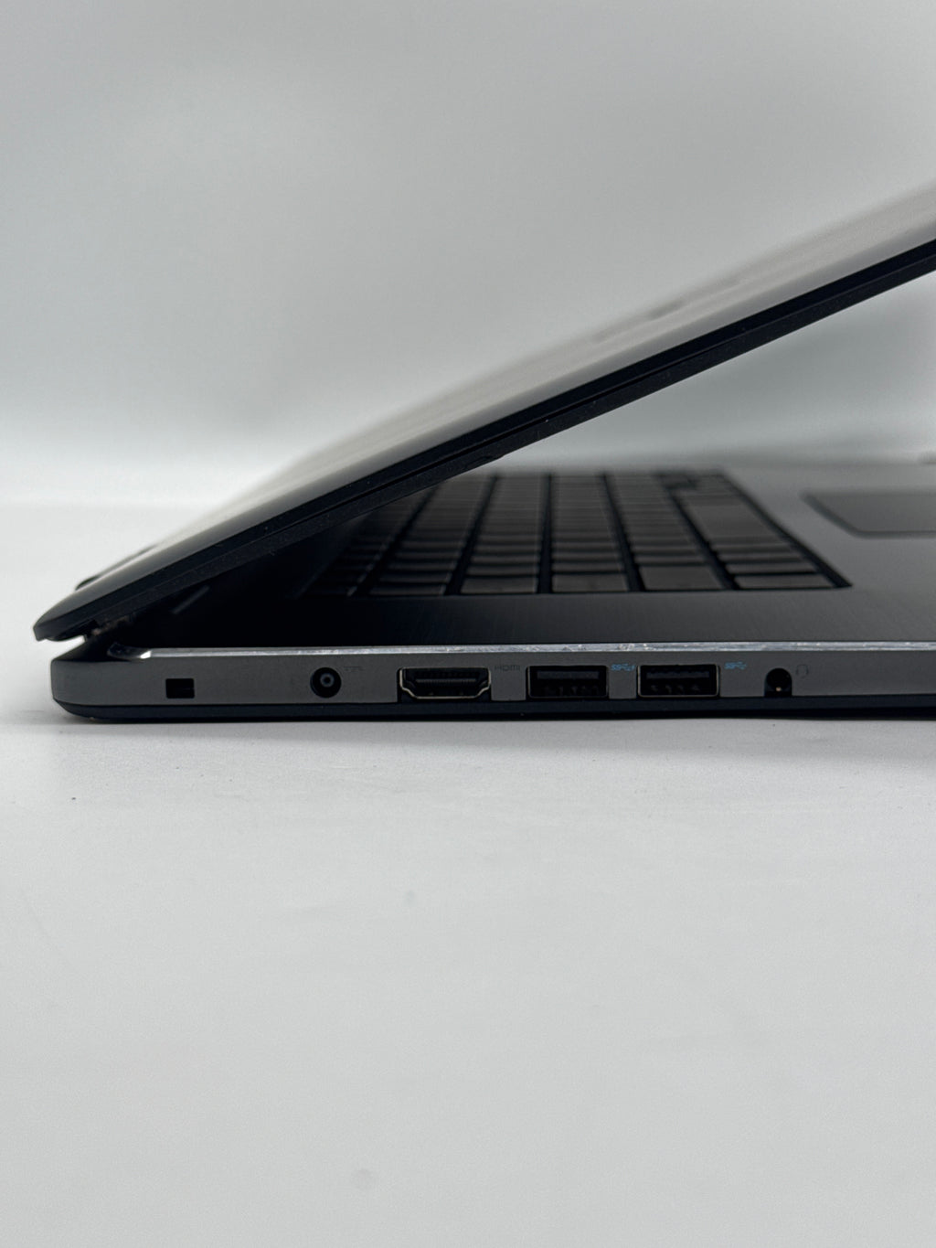 Dell Inspiron 15-7568 i3-6100U 4GB RAM 500GB HDD - For Parts (Read DESC)