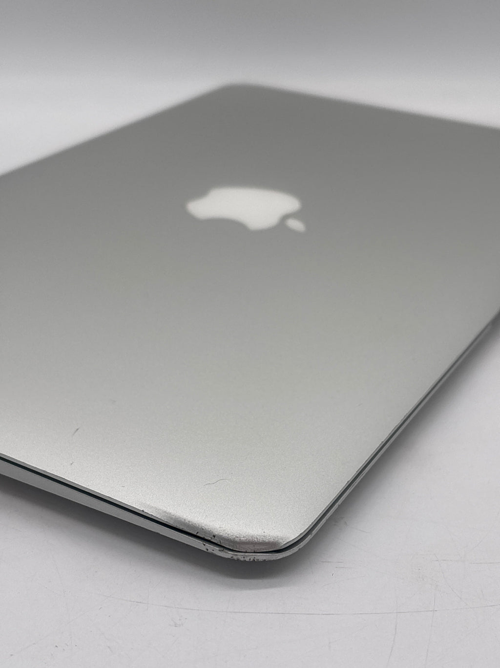 Apple MacBook Air A1465 i5 4GB RAM 128GB SSD - For Parts (No OS)