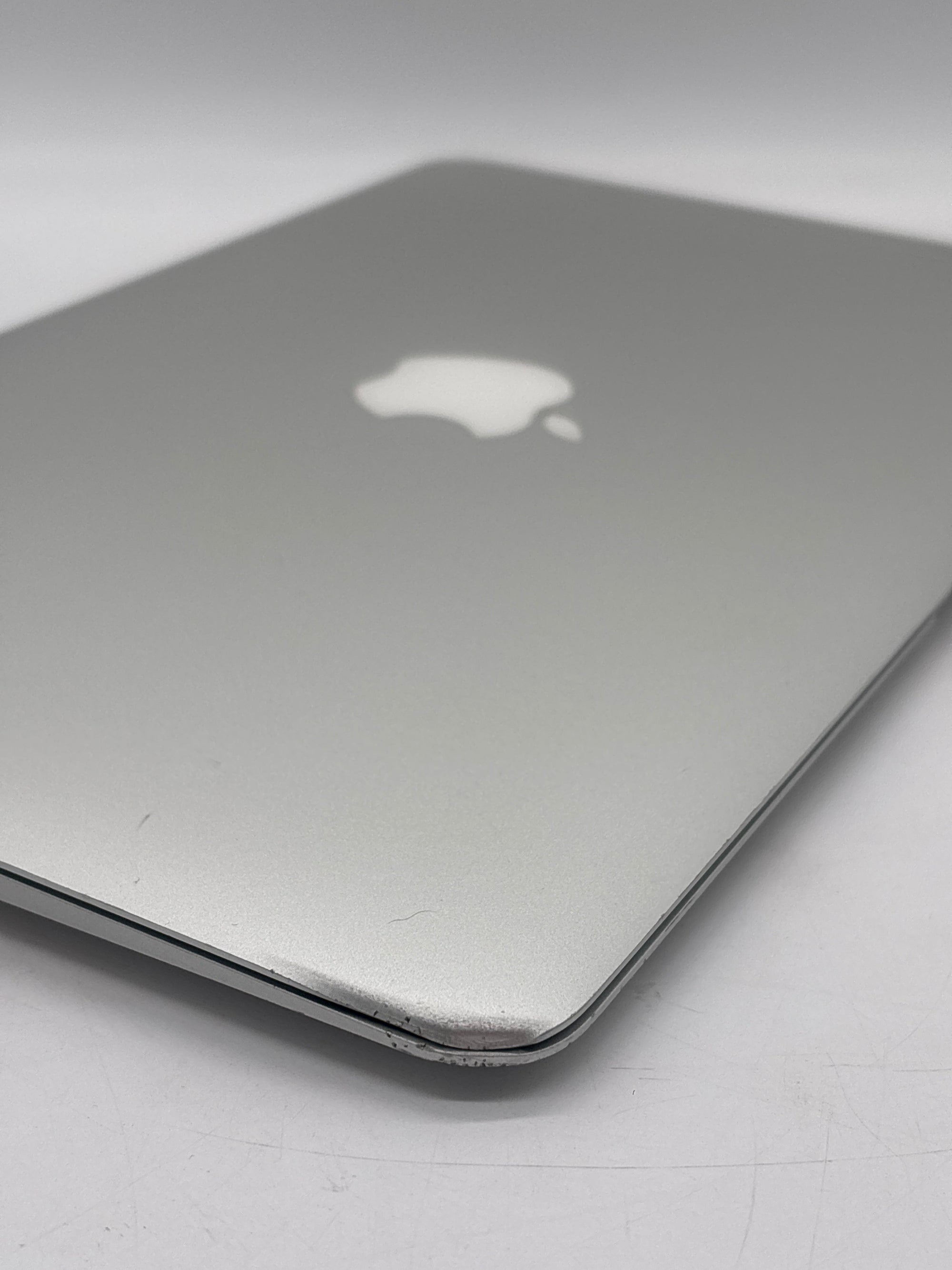 Apple MacBook Air A1465 i5 4GB RAM 128GB SSD - For Parts (No OS)