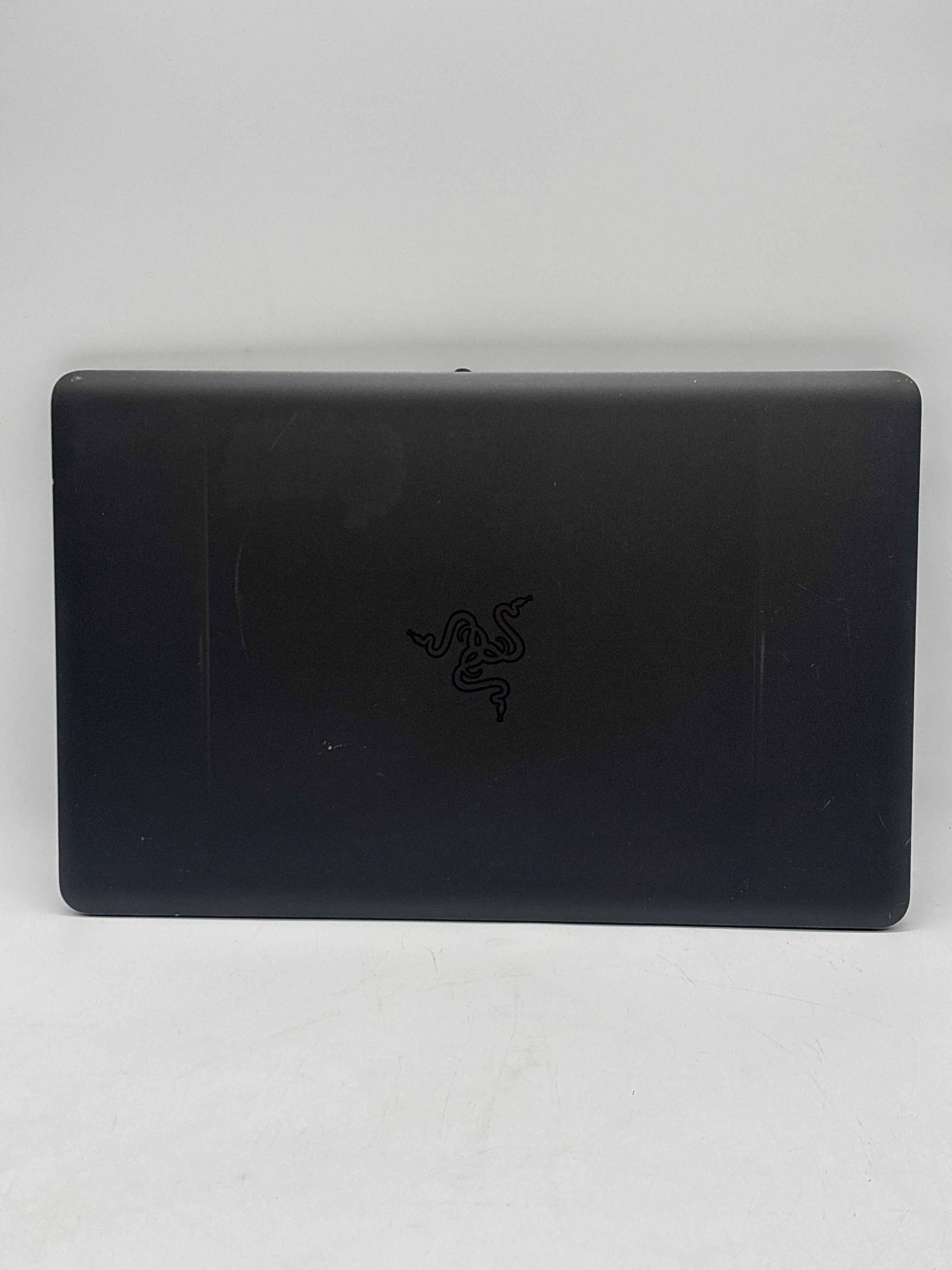 Razer Blade RZ09-0196 i7-7500U 16GB RAM 512GB SSD