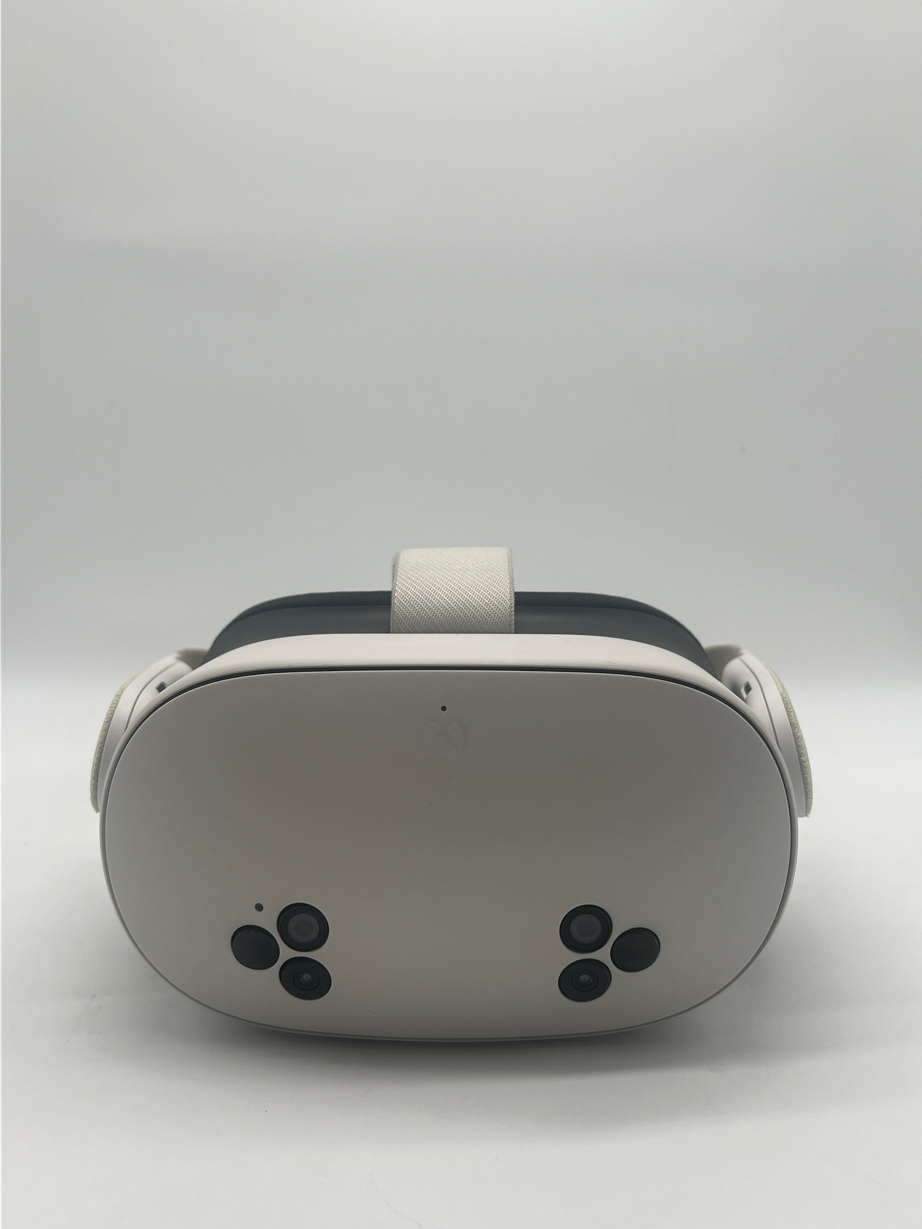 Meta Oculus Quest 3s VR Headset White - For Parts (Lens Issue)