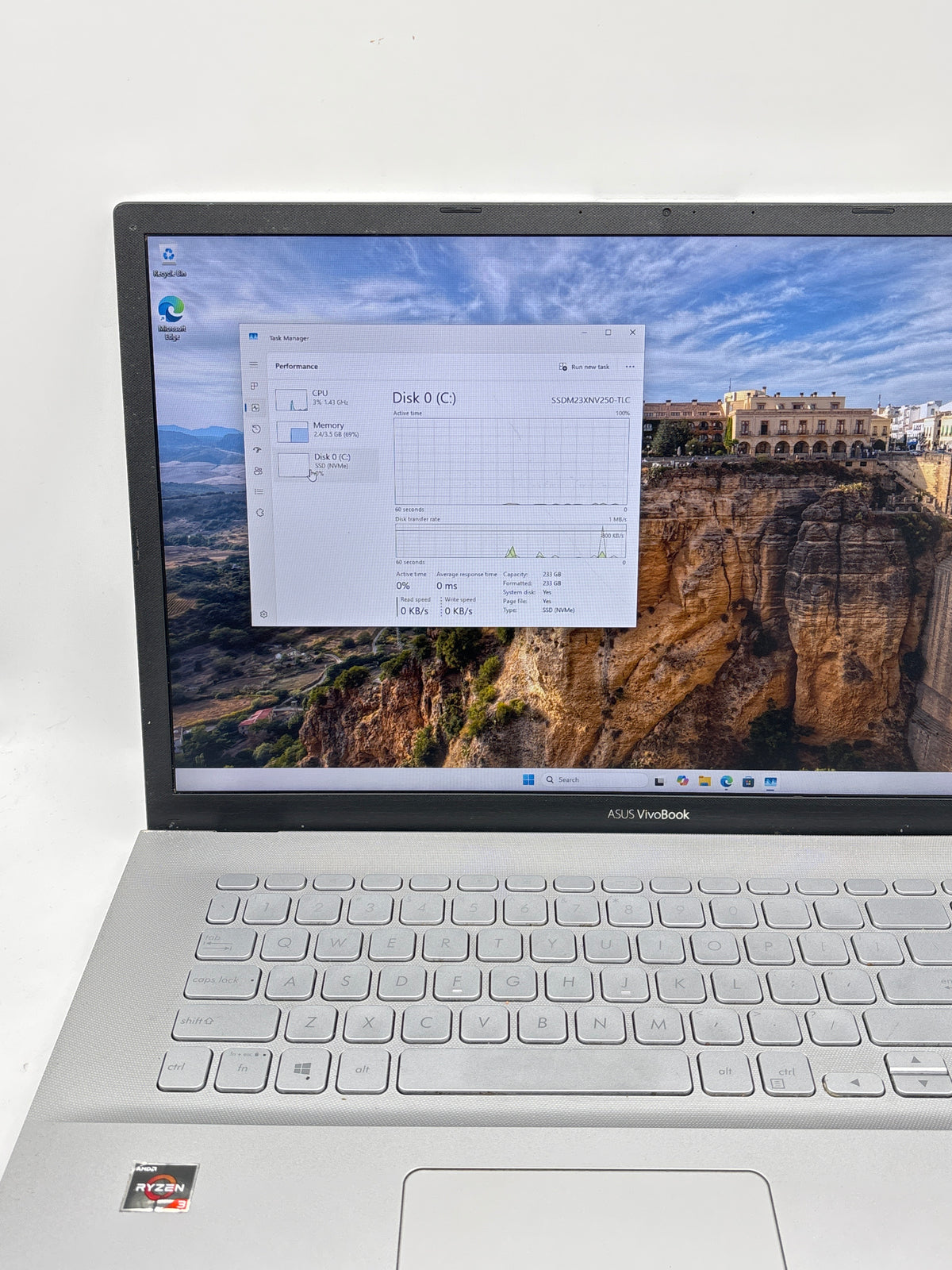 Asus VivoBook M712D 17.3in Ryzen 3 3250U 4GB RAM 256GB SSD - Used