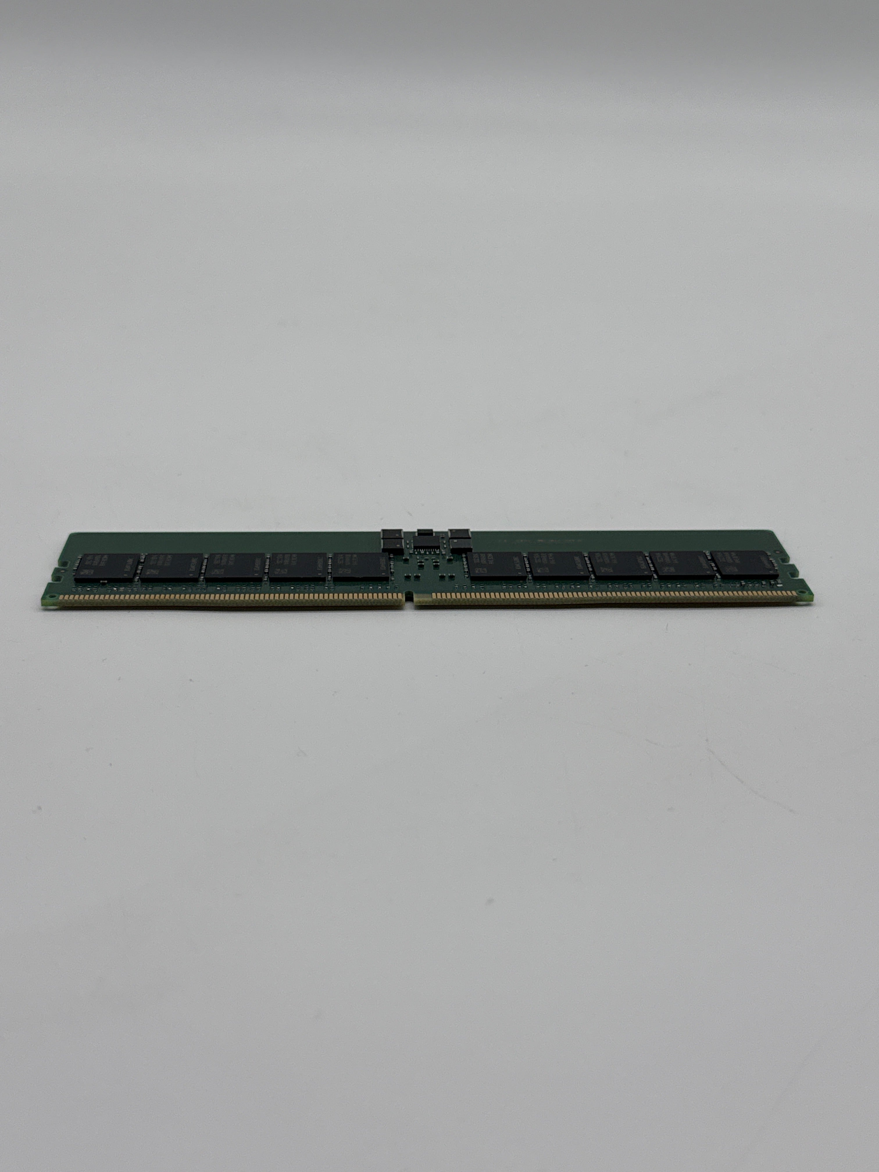 M321R4GA3PB0-CWM SAMSUNG 32GB (1X32GB) 2RX8 PC5-5600B ECC RDIMM MEMORY
