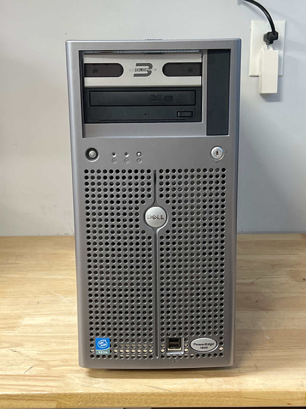 Dell PowerEdge 1800 Xeon Tower Server - (Powers On Unknown Specs)