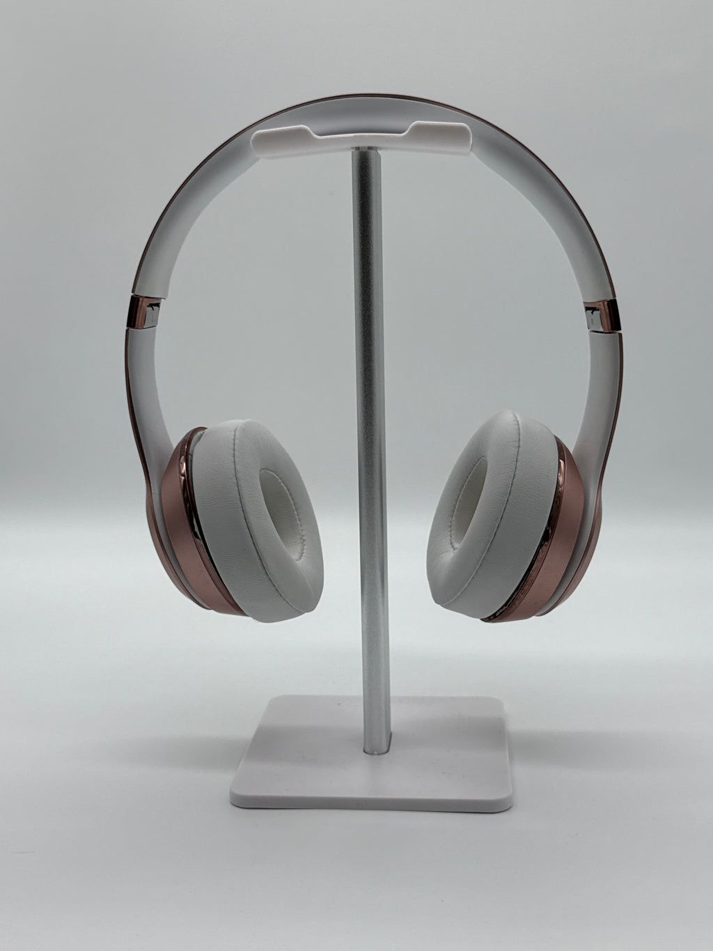Beats by Dr. Dre Solo 3 Wireless Headphones Used