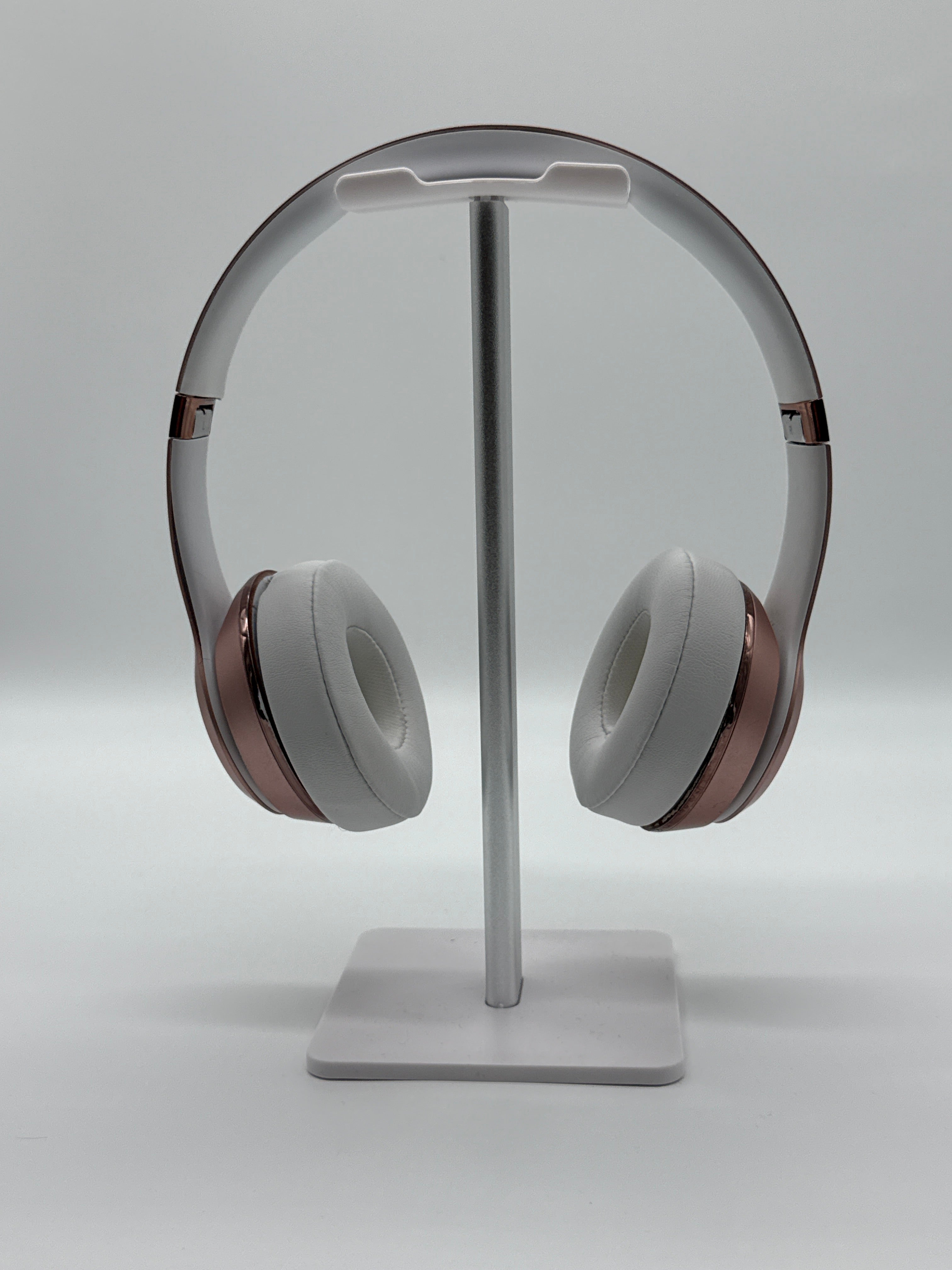 Beats by Dr. Dre Solo 3 Wireless Headphones Used