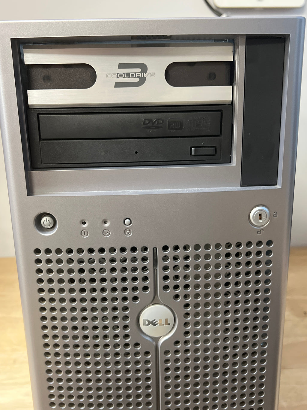Dell PowerEdge 1800 Xeon Tower Server - (Powers On Unknown Specs)