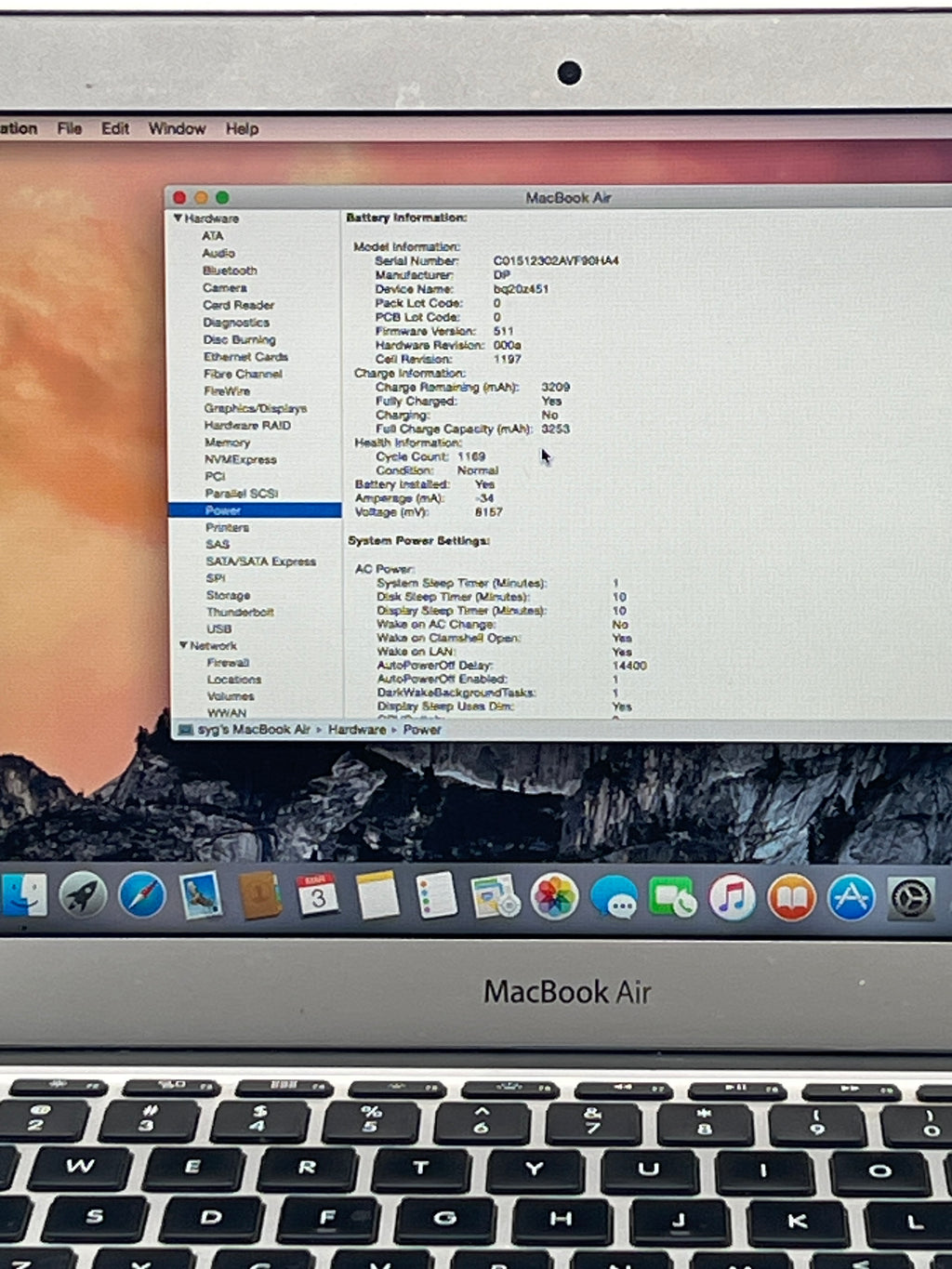 MacBook Air A1465 i5 4GB RAM 128GB SSD - Used
