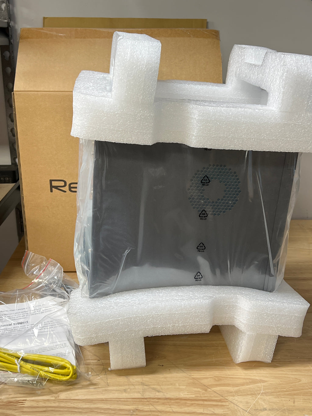 NetGear ReadyNAS Ultra 6 RNDU6000 Diskless Network Storage - New in Box