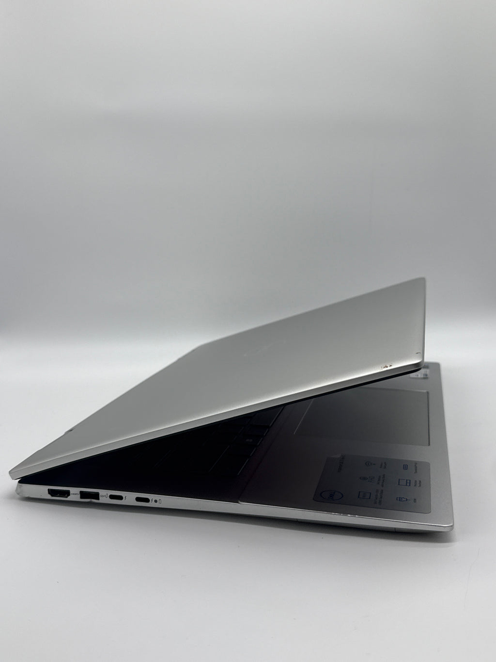 Dell Inspiron 16 7630 2-in-1 i7-1360P 16GB 1TB SSD - Bent USB port/Fully Functional