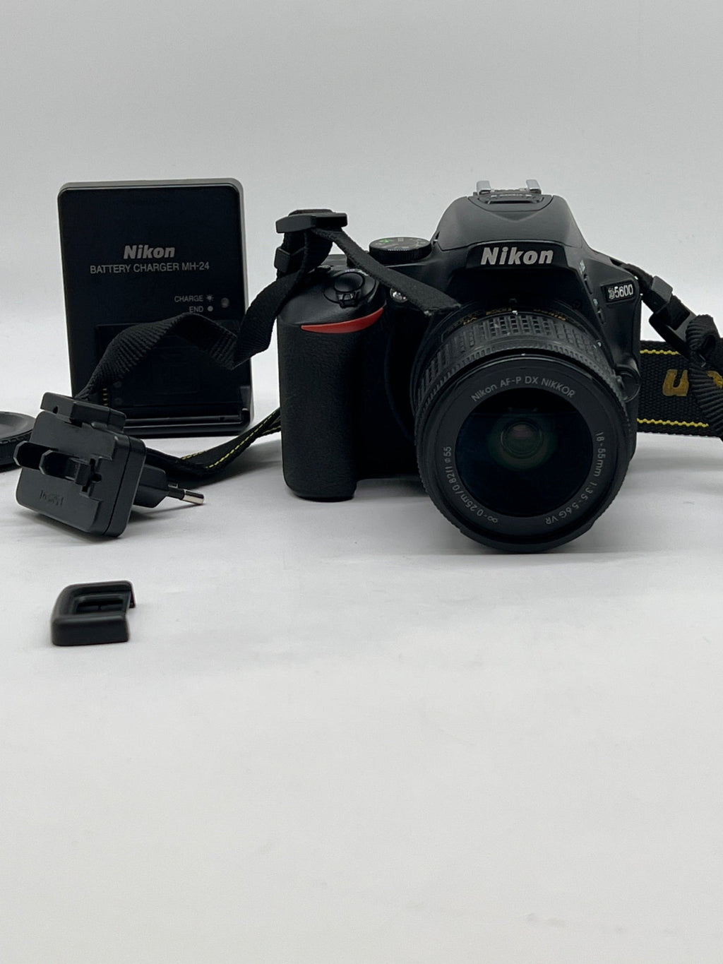 Nikon D5600 Digital SLR Camera Black 24.2 MP With Lens - Used