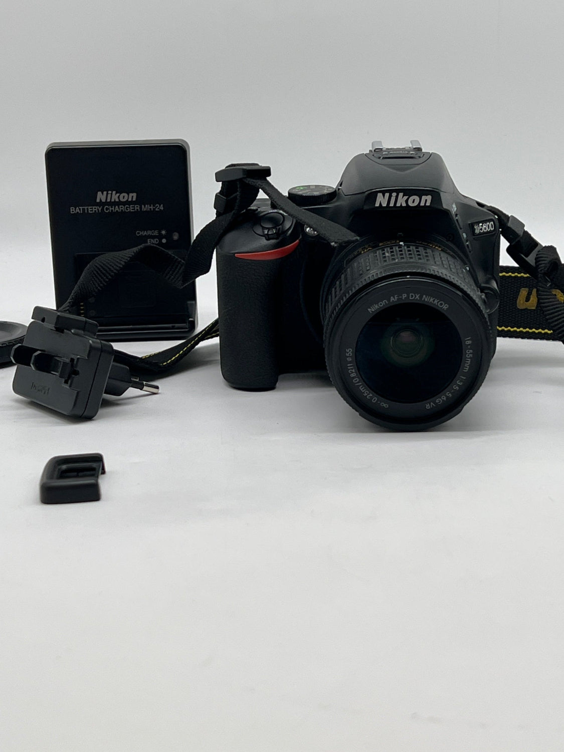 Nikon D5600 Digital SLR Camera Black 24.2 MP With Lens - Used