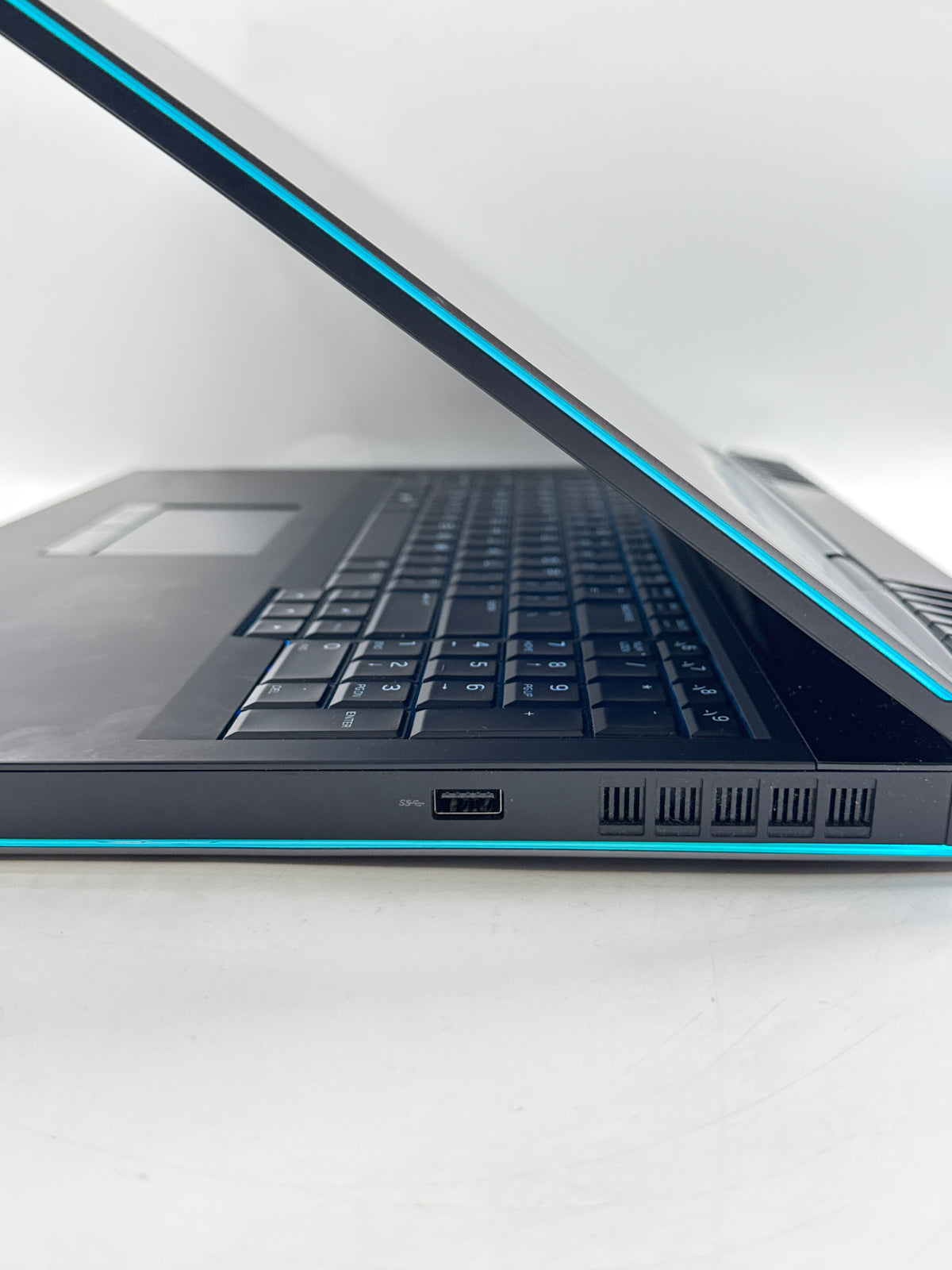 Alienware 17 R5 Core i7-8750H 16GB RAM 1TB HDD GTX 1070 17.3in - Bad HDD