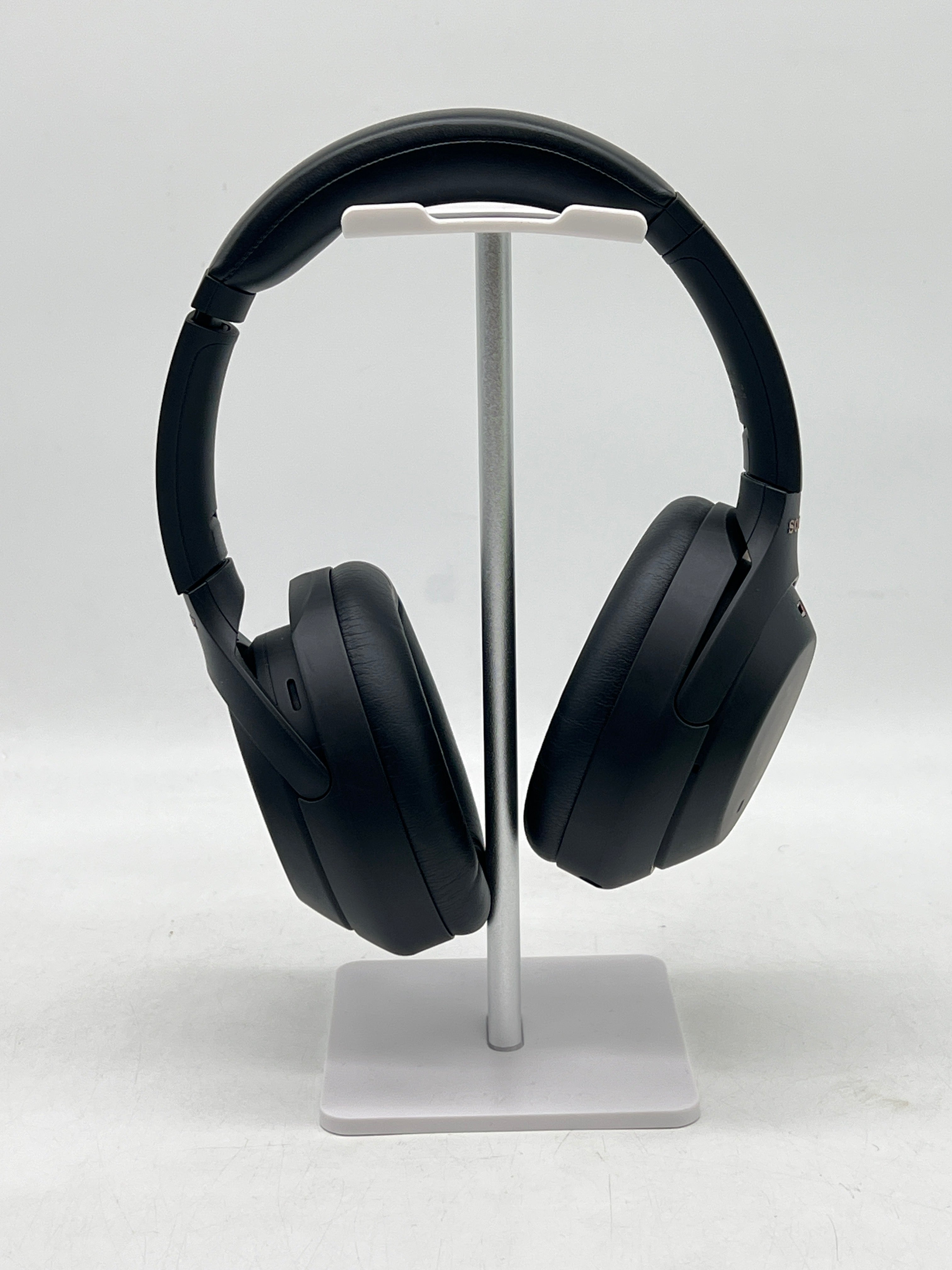 Sony WH-1000XM4 Black Over Ear Bluetooth Headphones with Carrying Case-Used