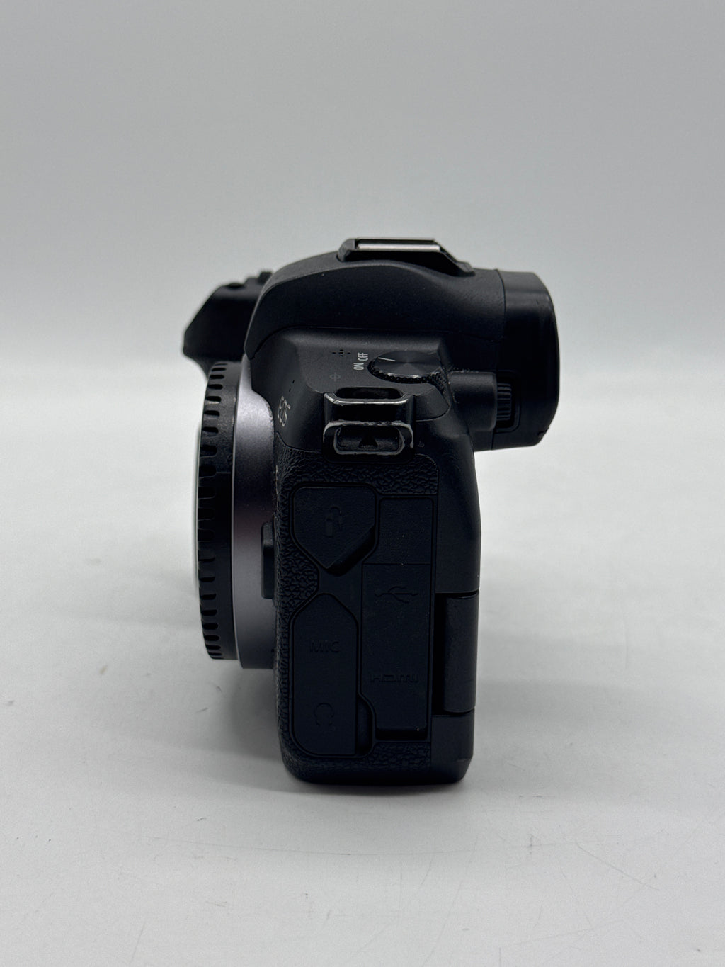 Canon EOS R Mirrorless Camera w/ Lens Black - Used
