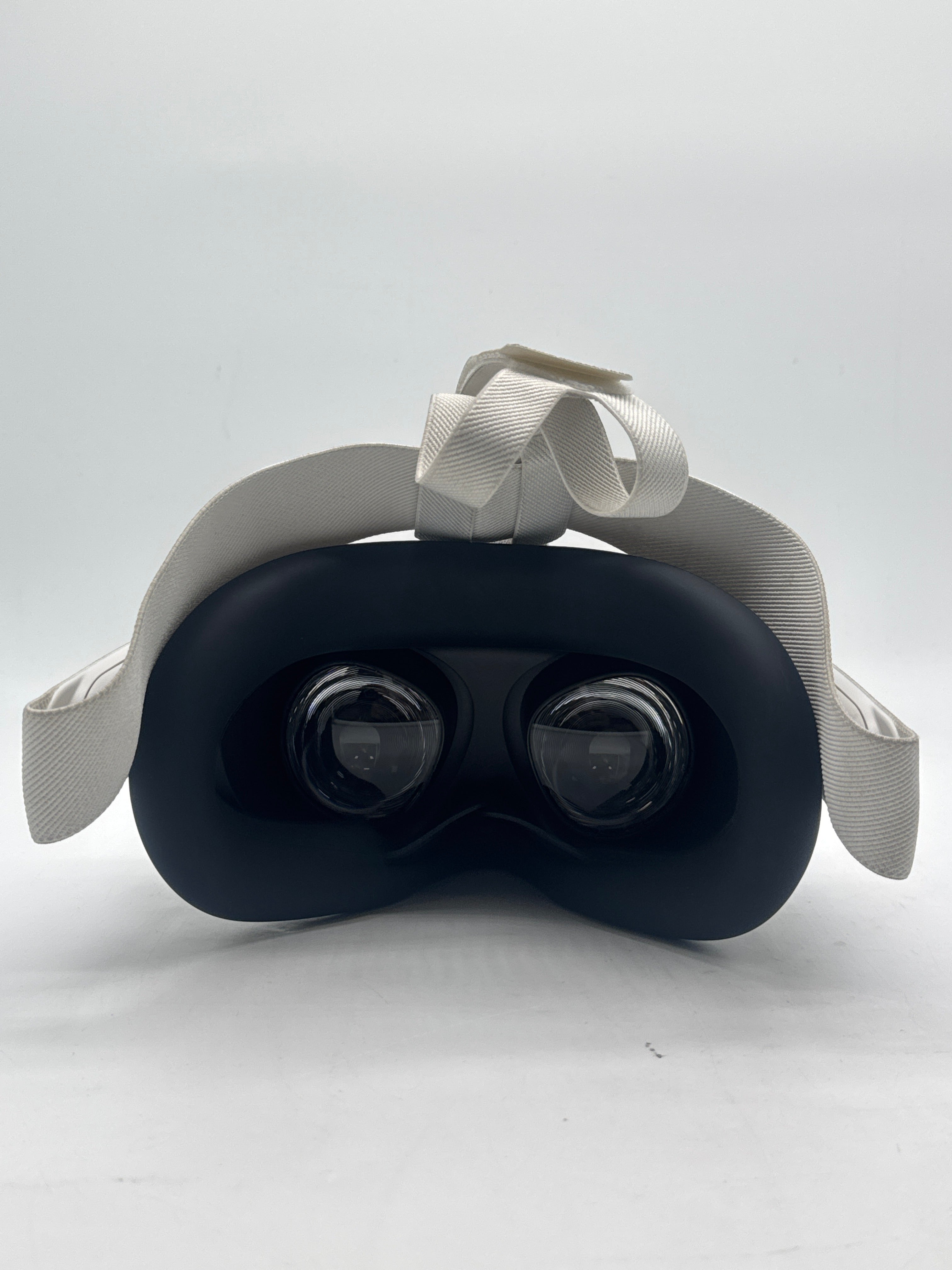 Meta Quest 3S 128GB White VR Headset - For Parts No controllers