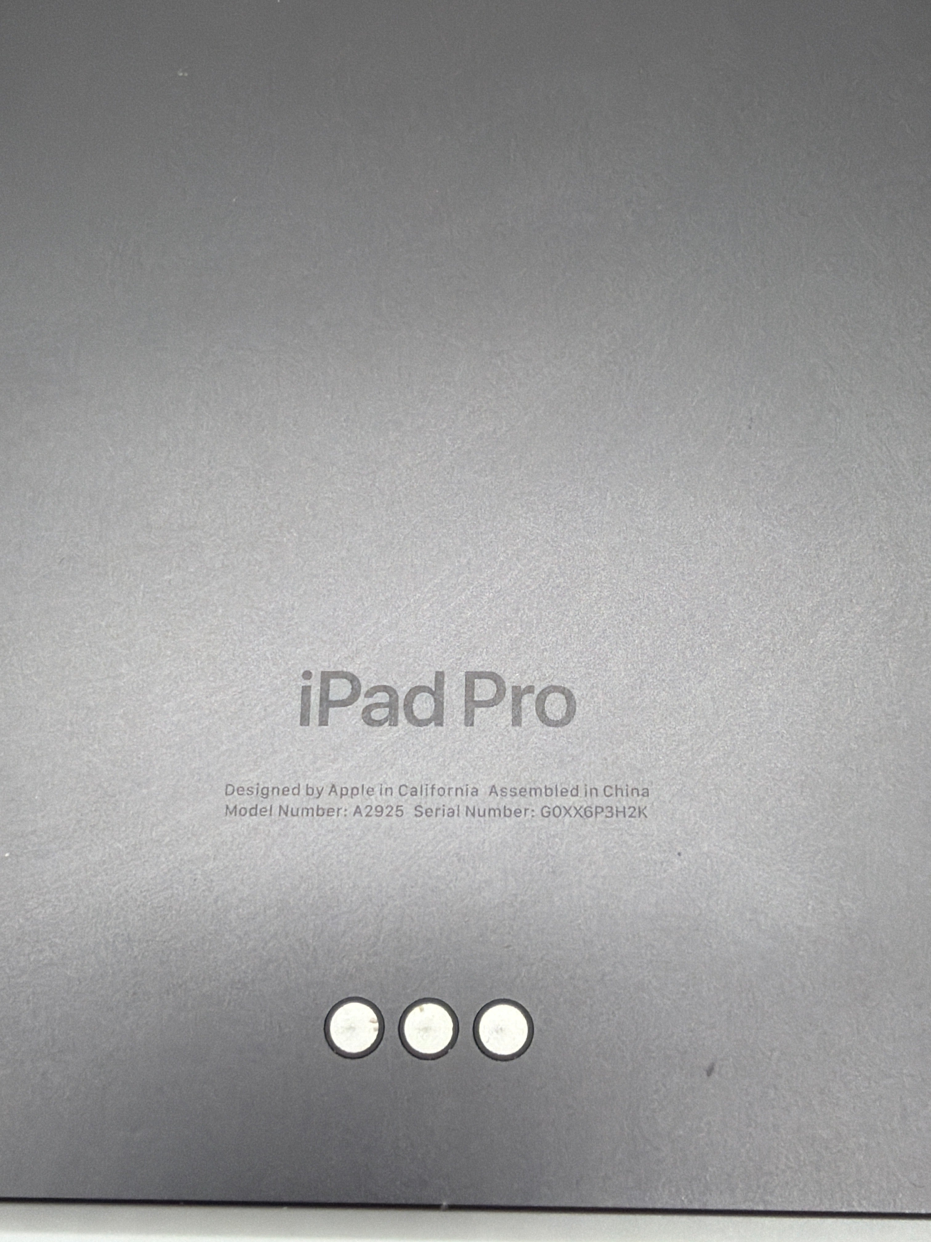 Apple iPad Pro  Wi-Fi M4 13" 256GB Space Black A2925 Broken Screen Read
