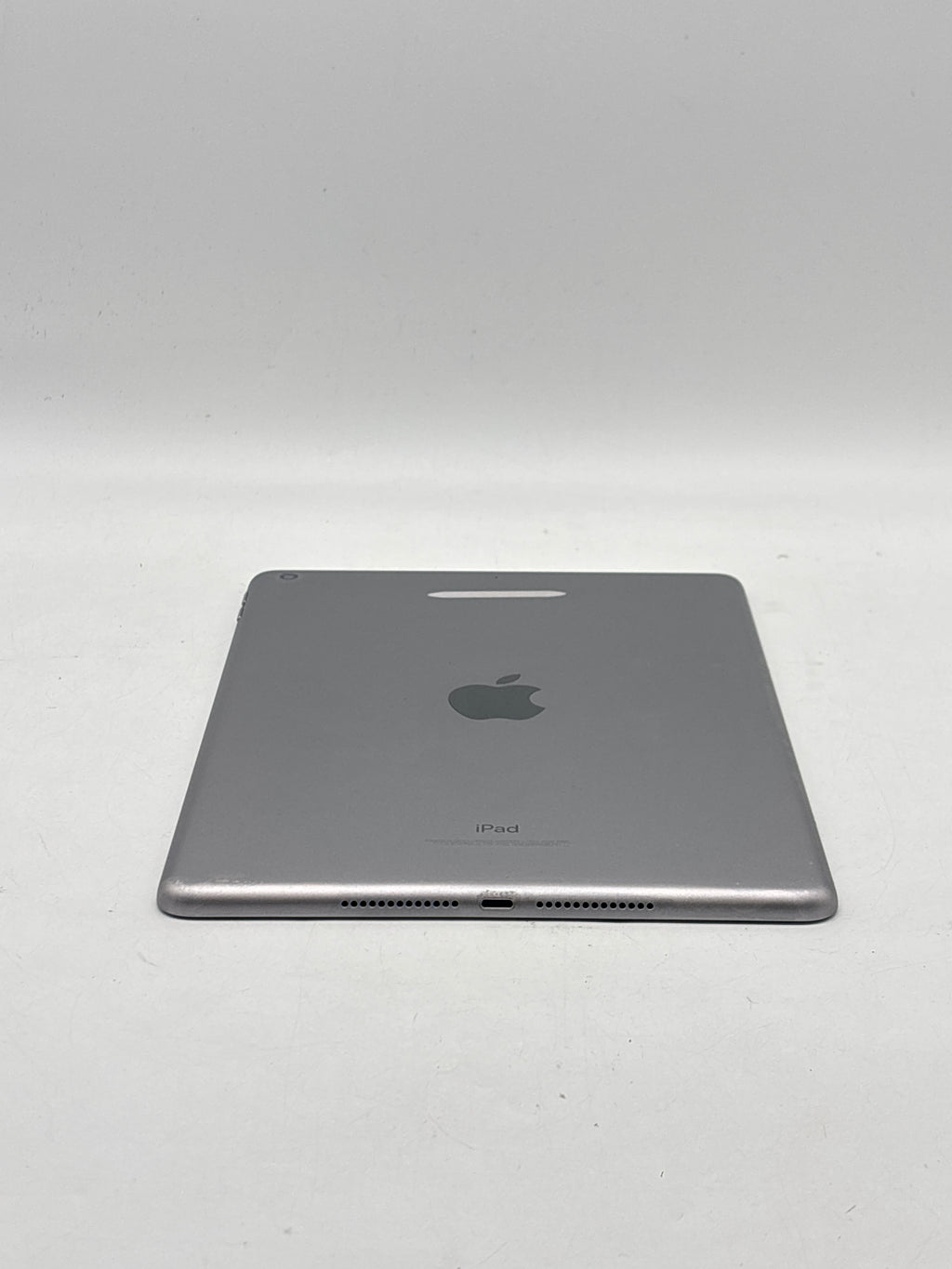 Apple iPad 6th Gen 9.7" A10 Fusion 32GB Wi-Fi Space Gray - Used