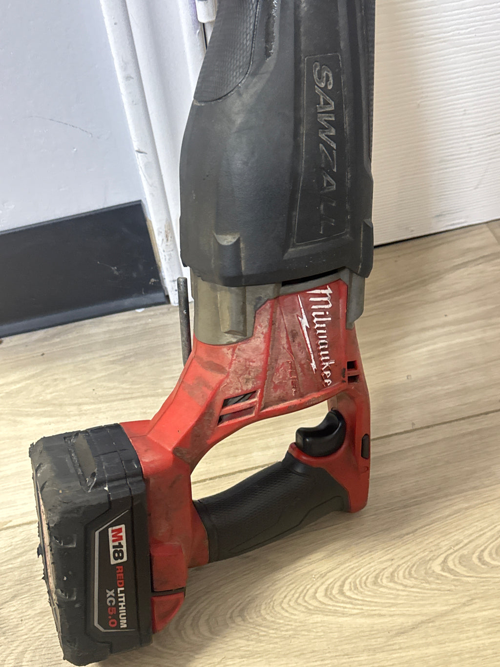 Milwaukee 2720-20 Bundle Power Tool Black Used - B Charger 1 Battery