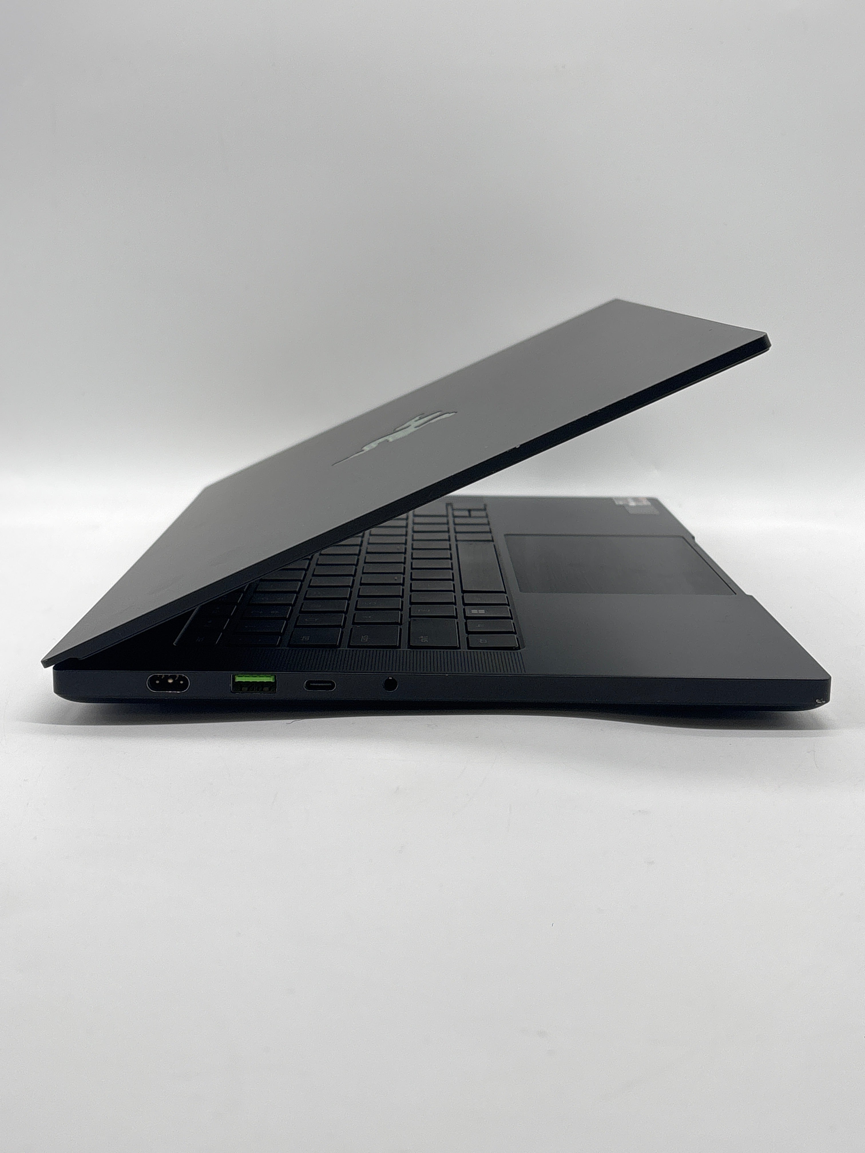 Razer Blade 14 RZ09-0427 Ryzen 9 6900HX 16GB RAM 1TB SSD RTX 3080 Ti