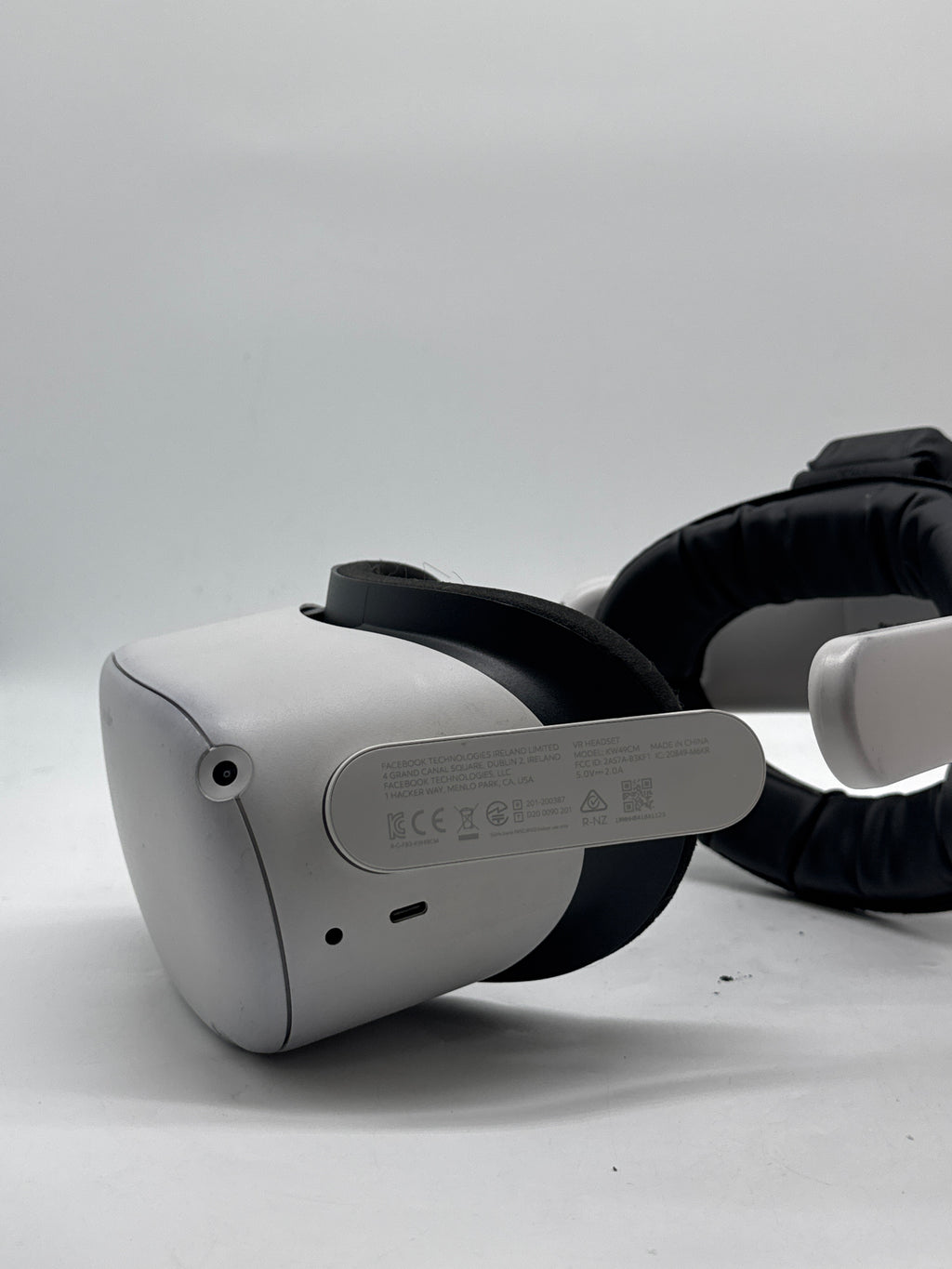 Meta Quest 2 128GB Standalone VR Headset Black - Worn Foam
