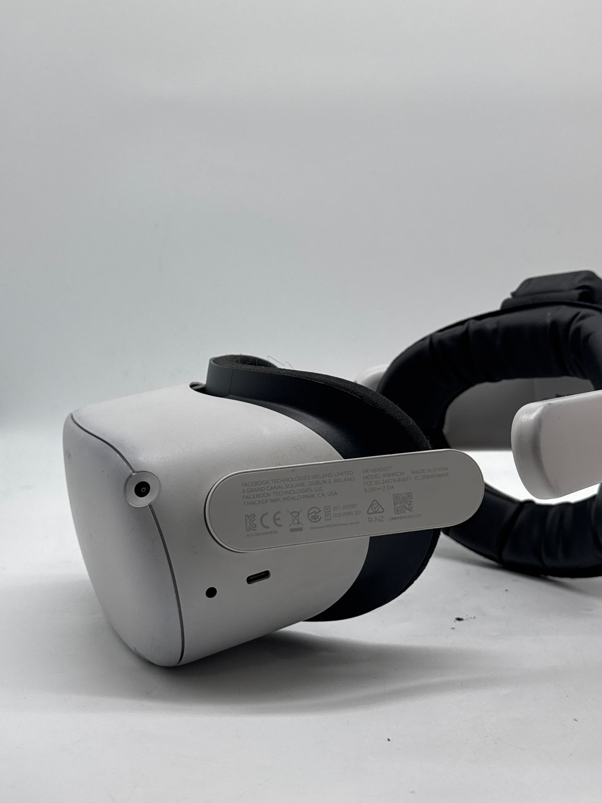 Meta Quest 2 128GB Standalone VR Headset Black - Worn Foam