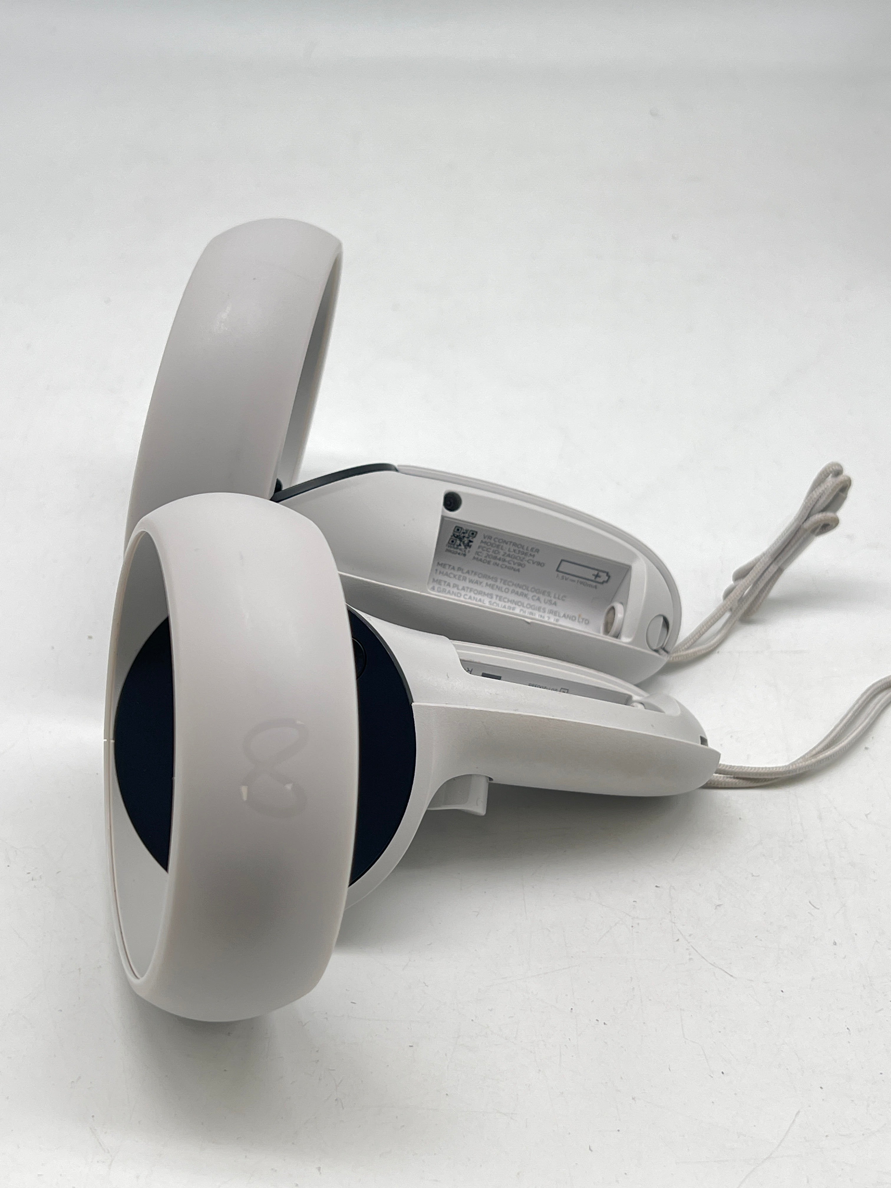 Meta Quest 2 Standalone VR Headset 128GB White Functional W/Controller