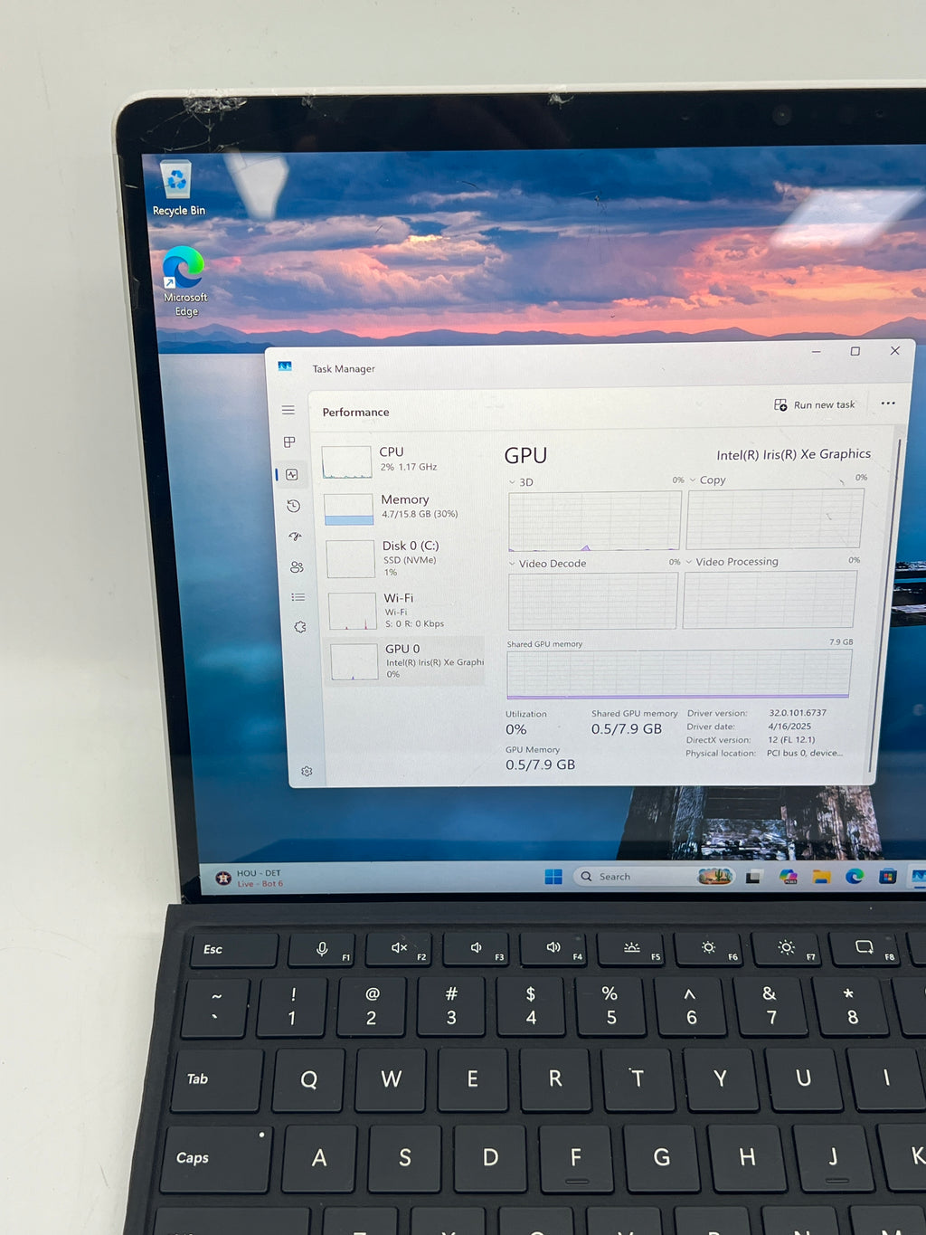 Microsoft Surface Pro 8 1982 i7-1185G7 16GB RAM 256GB SSD - Cracked screen