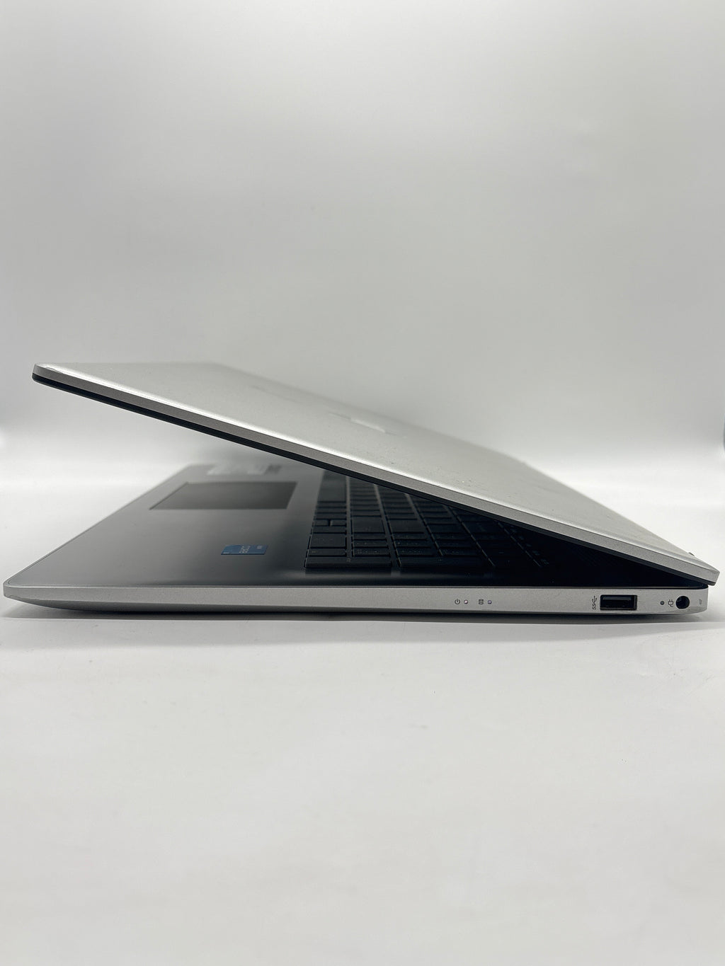 HP 17-cn2083dx i3-1215U 8GB RAM 256 GB SSD