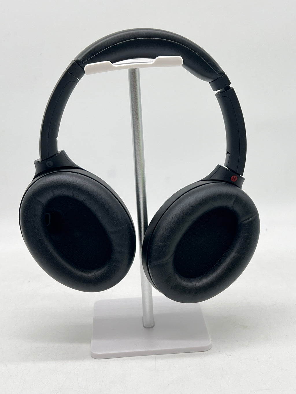 Sony WH-1000XM4 Black Over Ear Bluetooth Headphones with Carrying Case-Used