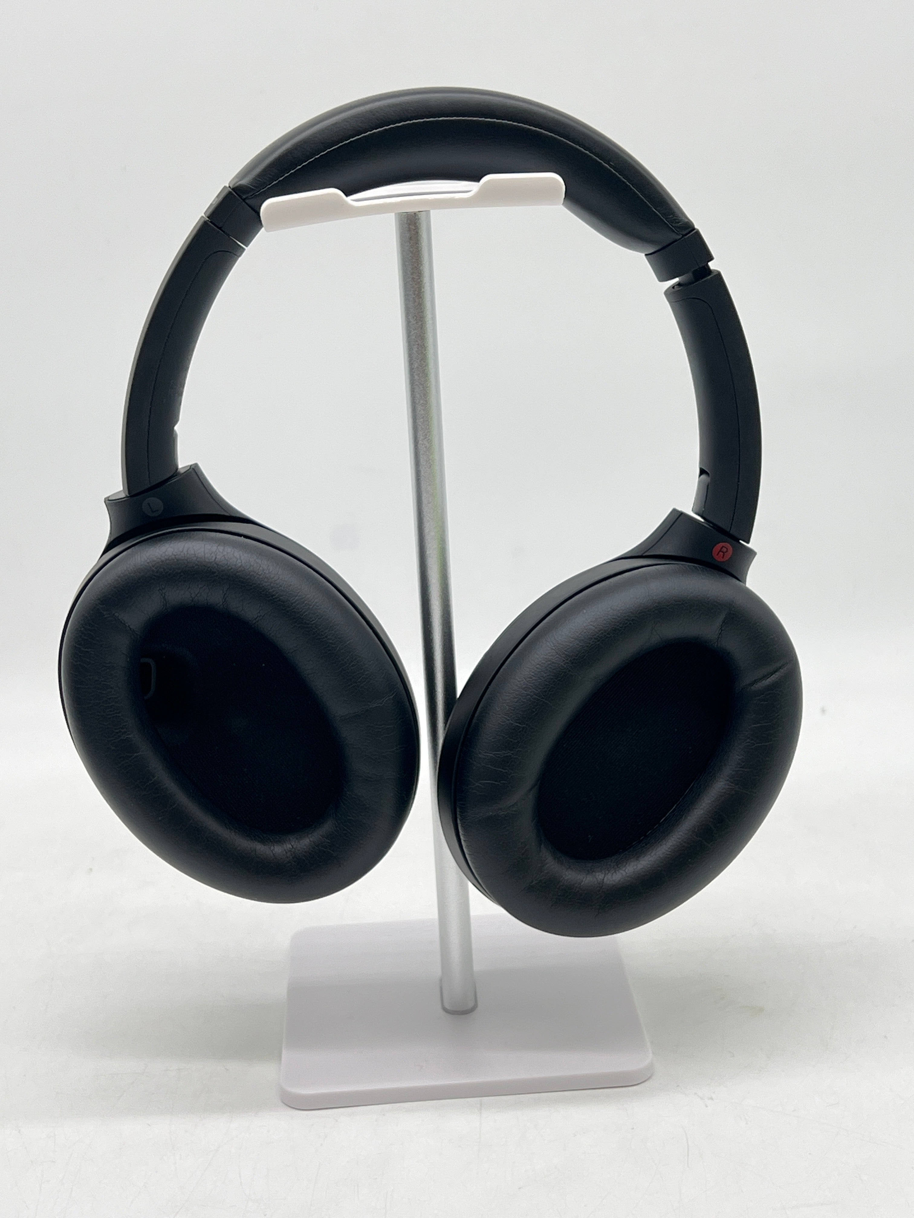 Sony WH-1000XM4 Black Over Ear Bluetooth Headphones with Carrying Case-Used